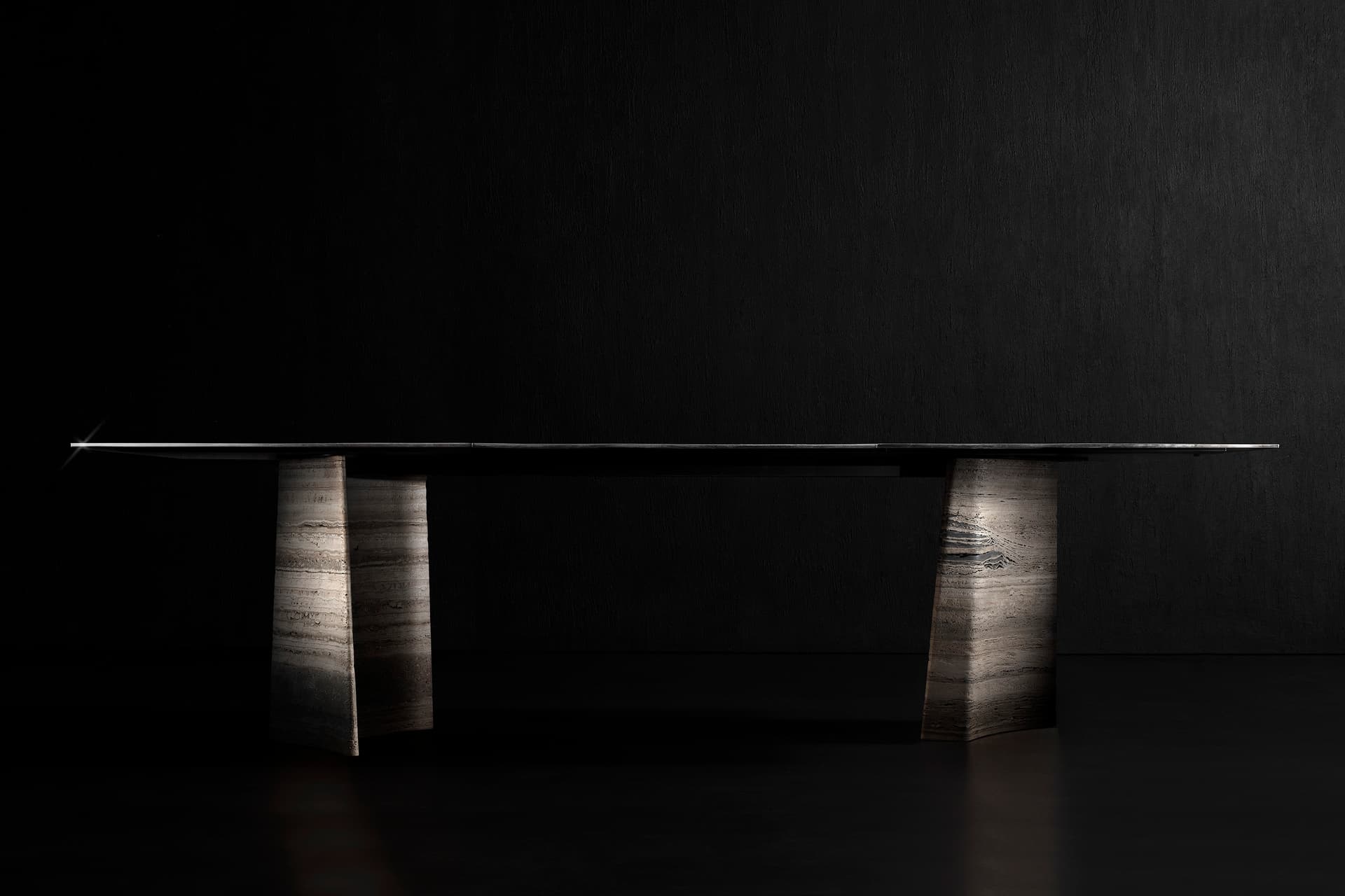Henge
SISMA
Pewter top table