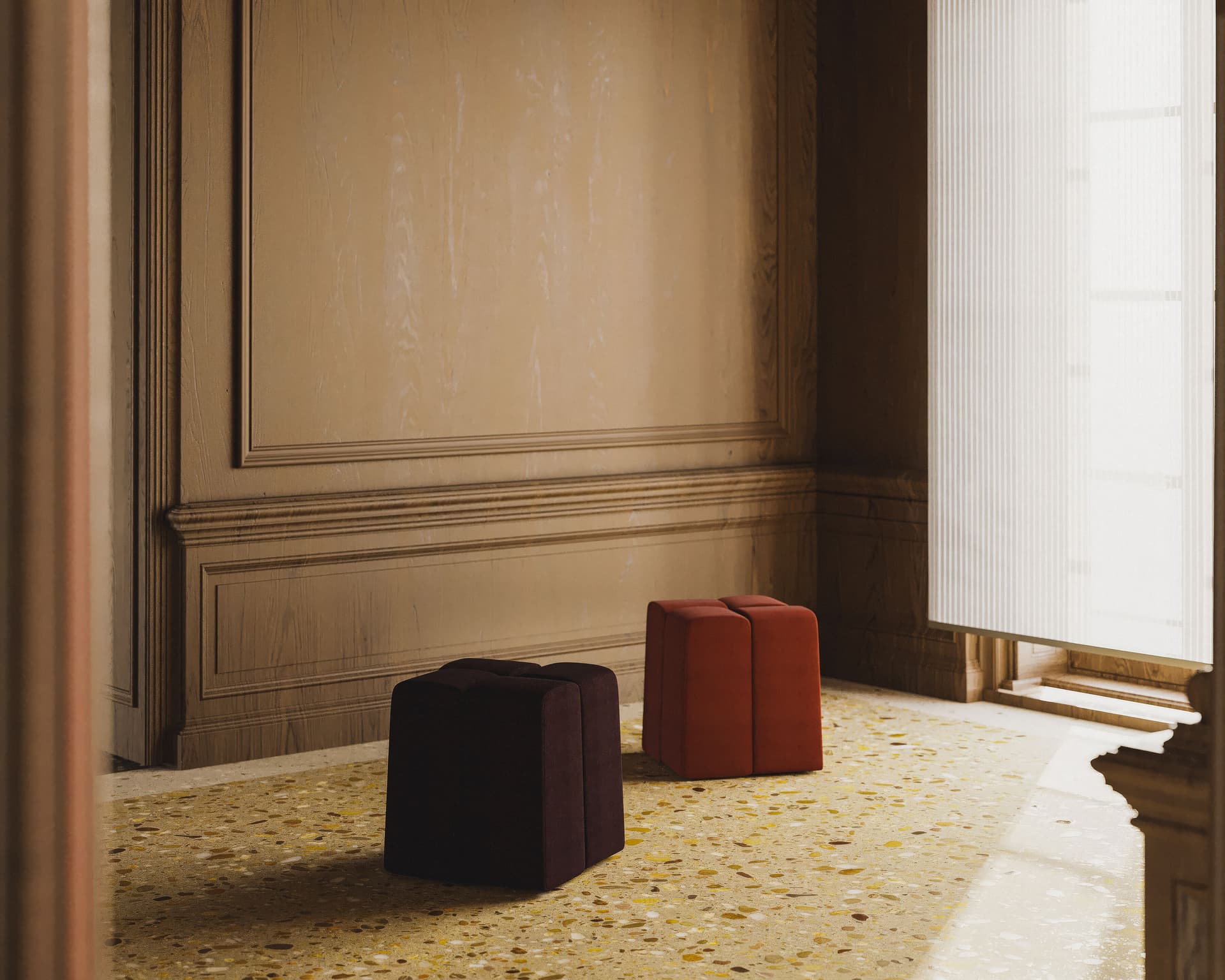 Hermhaus
FOR
Square fabric pouf — 10