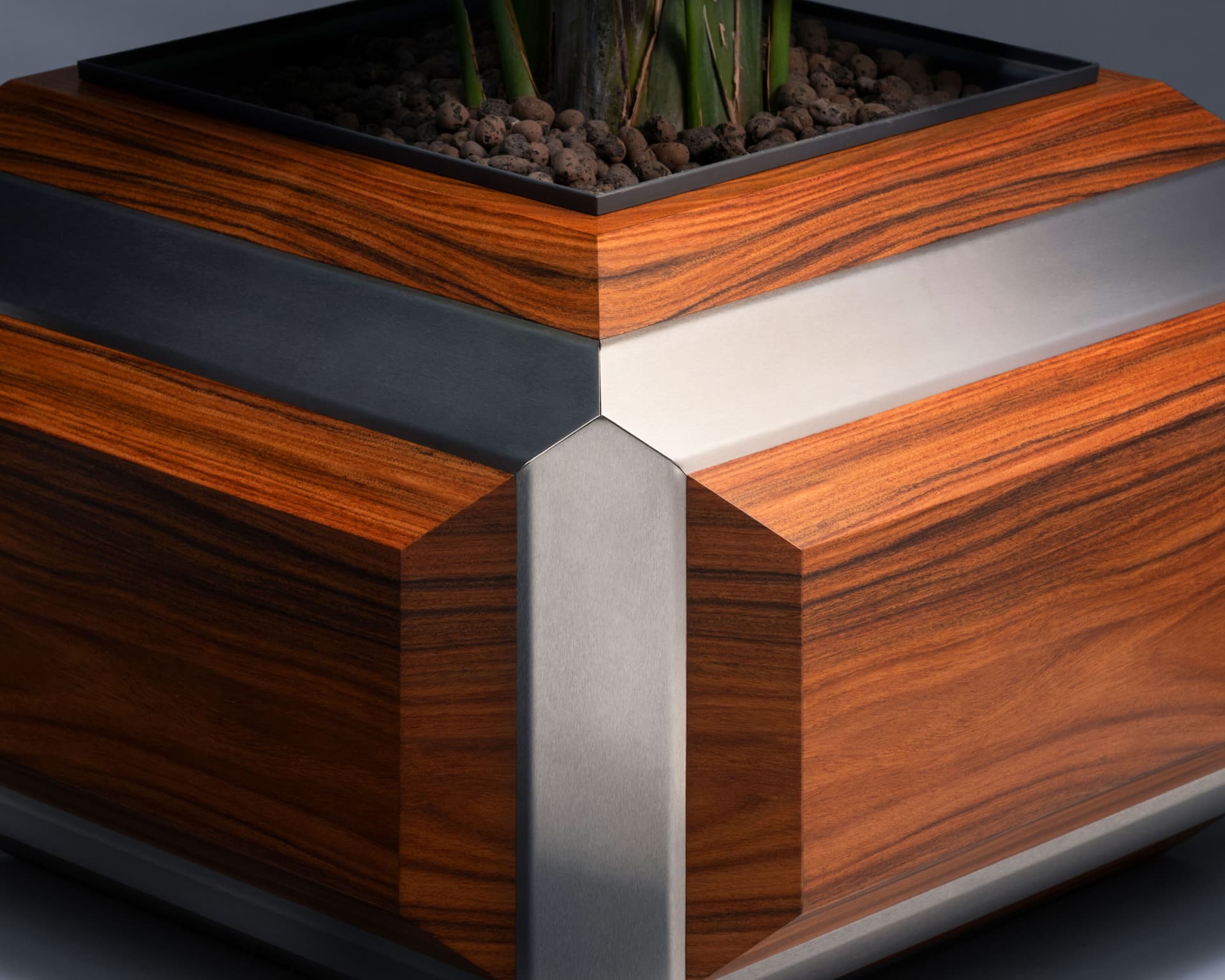 Hervet
HUMUX
Planter — 3