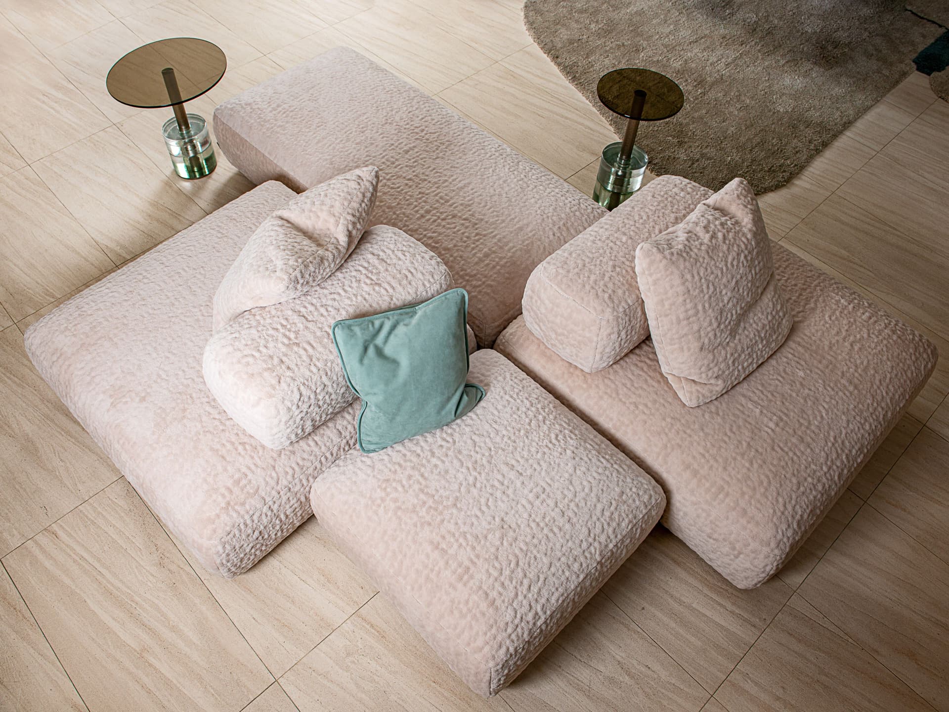 HESSENTIA
CHOLET
Fabric sofa — 2