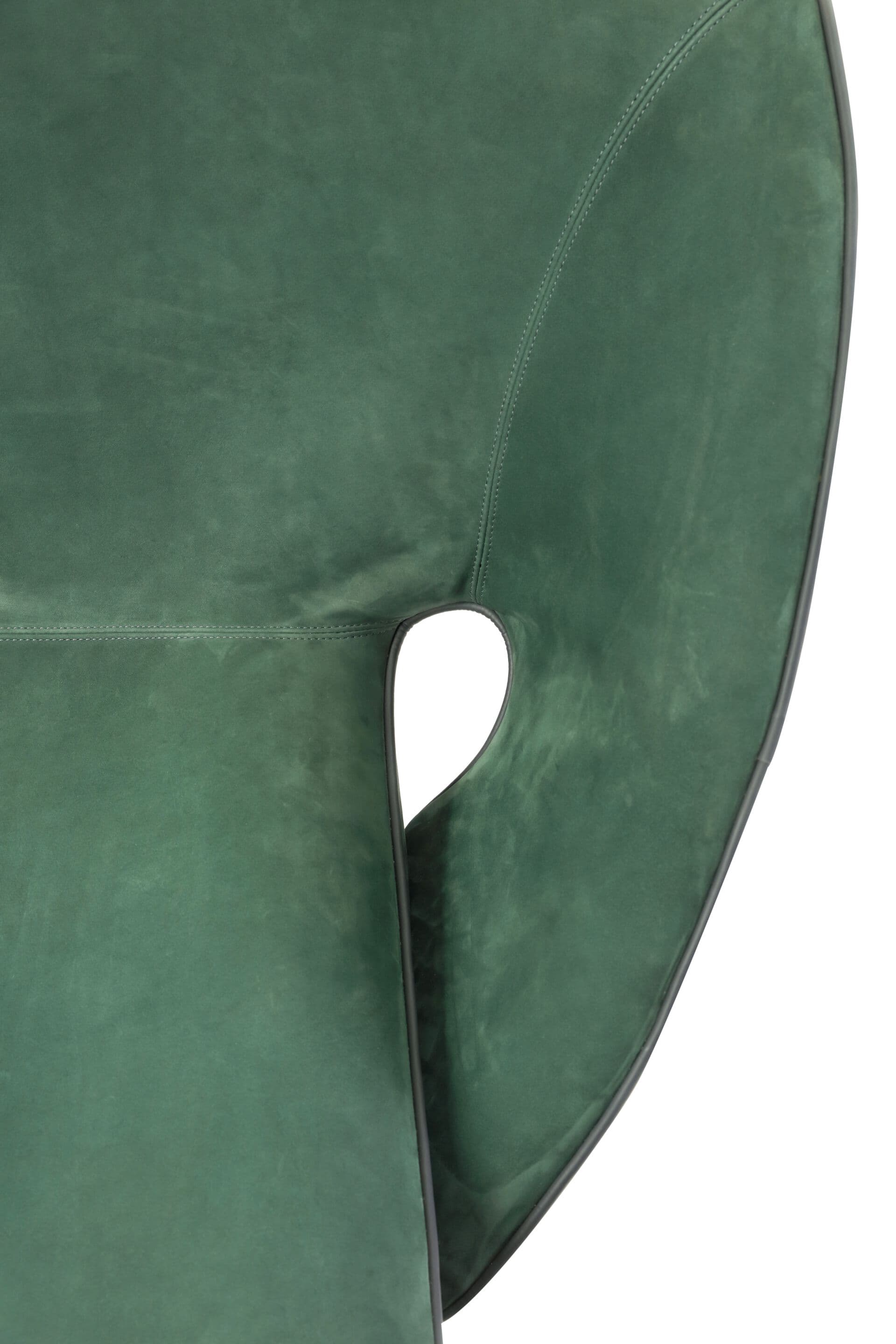 HOTHING
VENUS
Velvet easy chair — 4