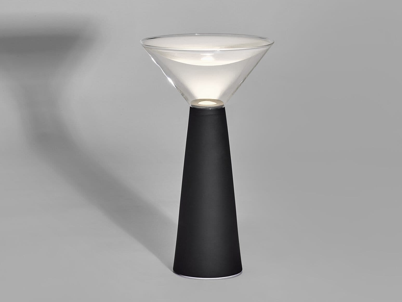 ICONE
LAMA
LED metal table lamp — 2