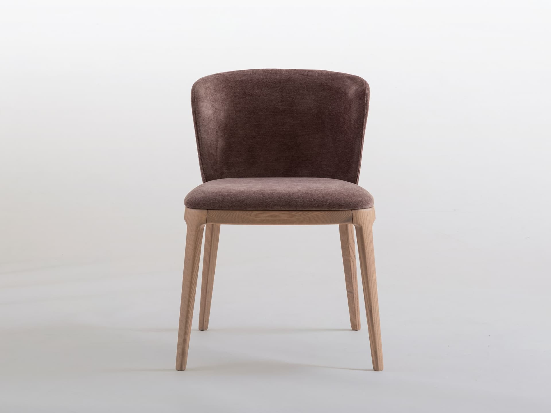 INTERNA8
NOLA
Upholstered chair — 2