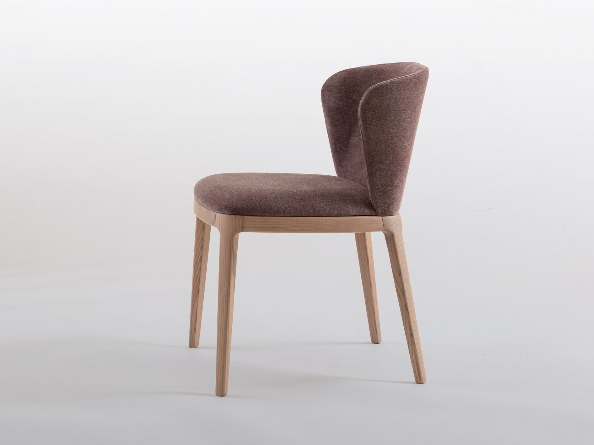 INTERNA8
NOLA
Upholstered chair — 3