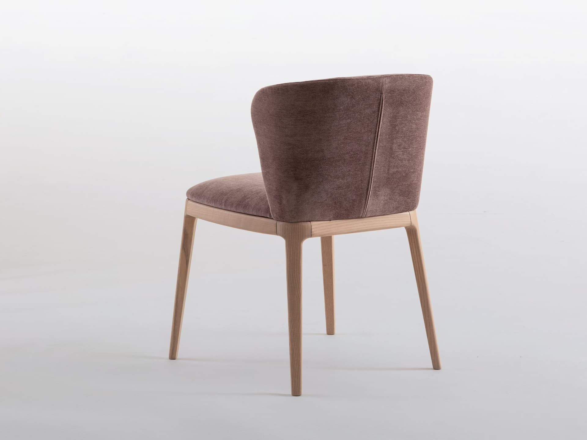 INTERNA8
NOLA
Upholstered chair — 4