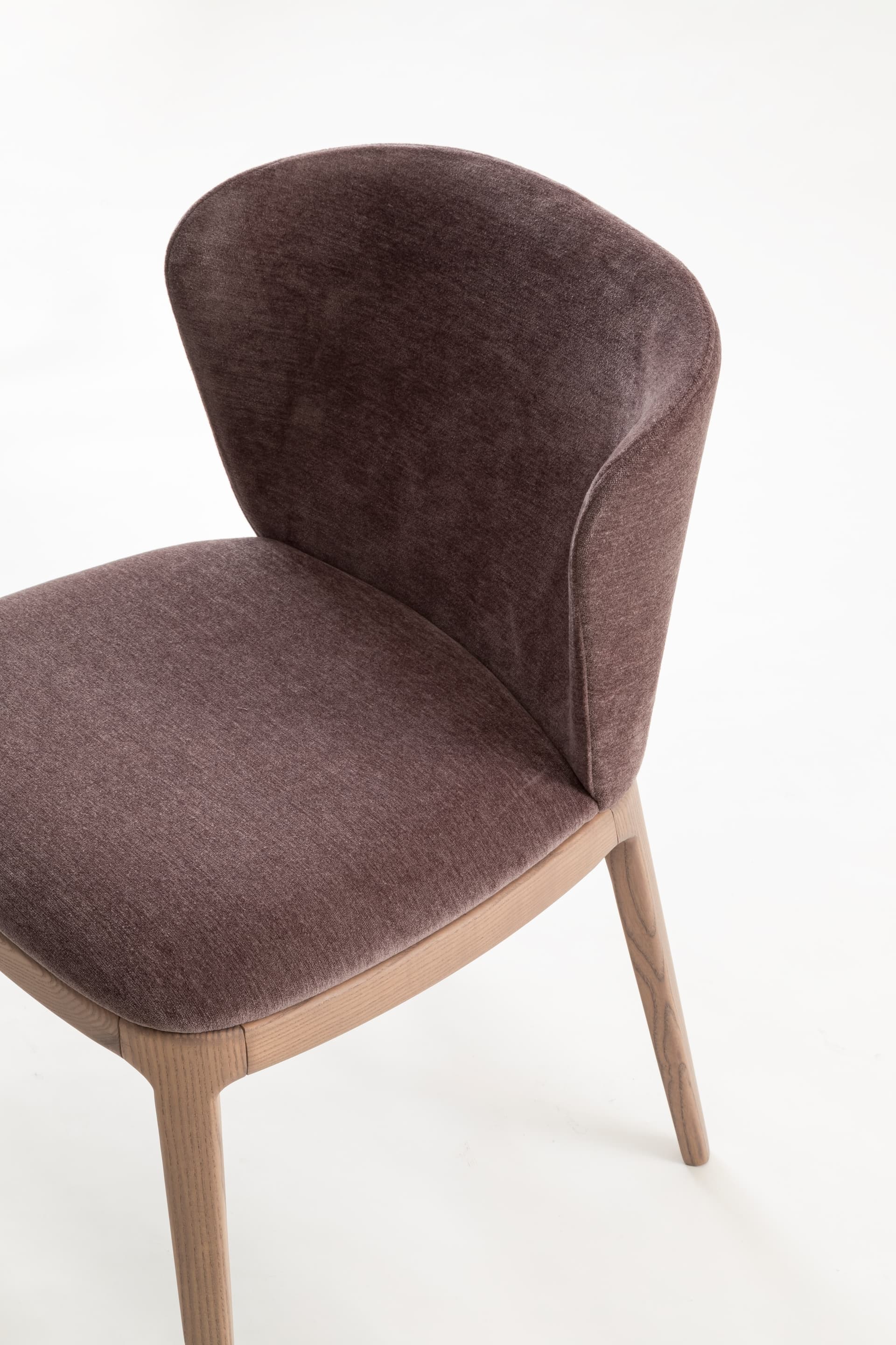 INTERNA8
NOLA
Upholstered chair — 5