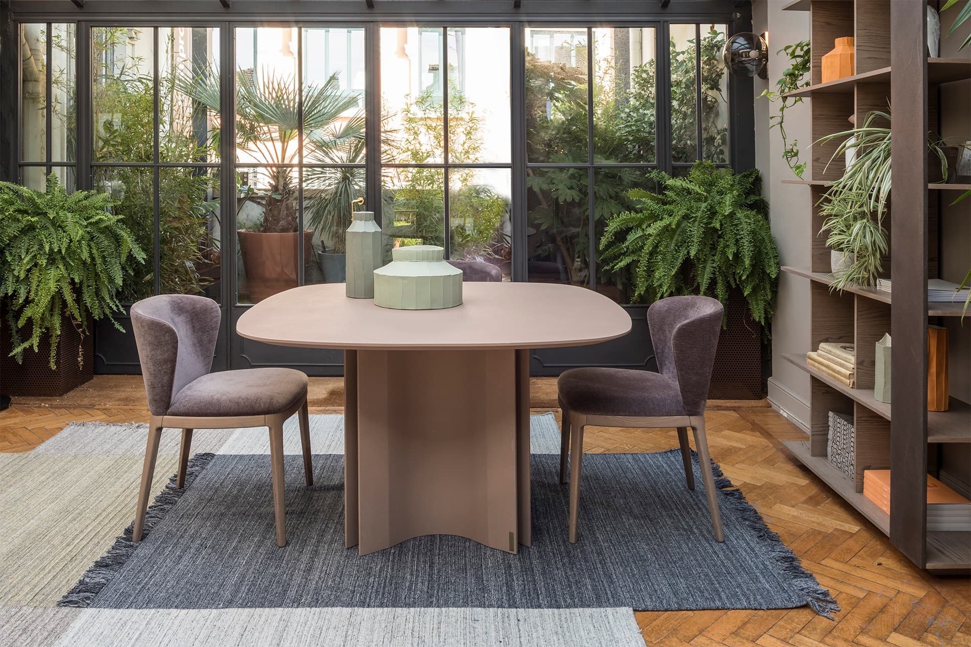 INTERNA8
NOLA
Upholstered chair — 6