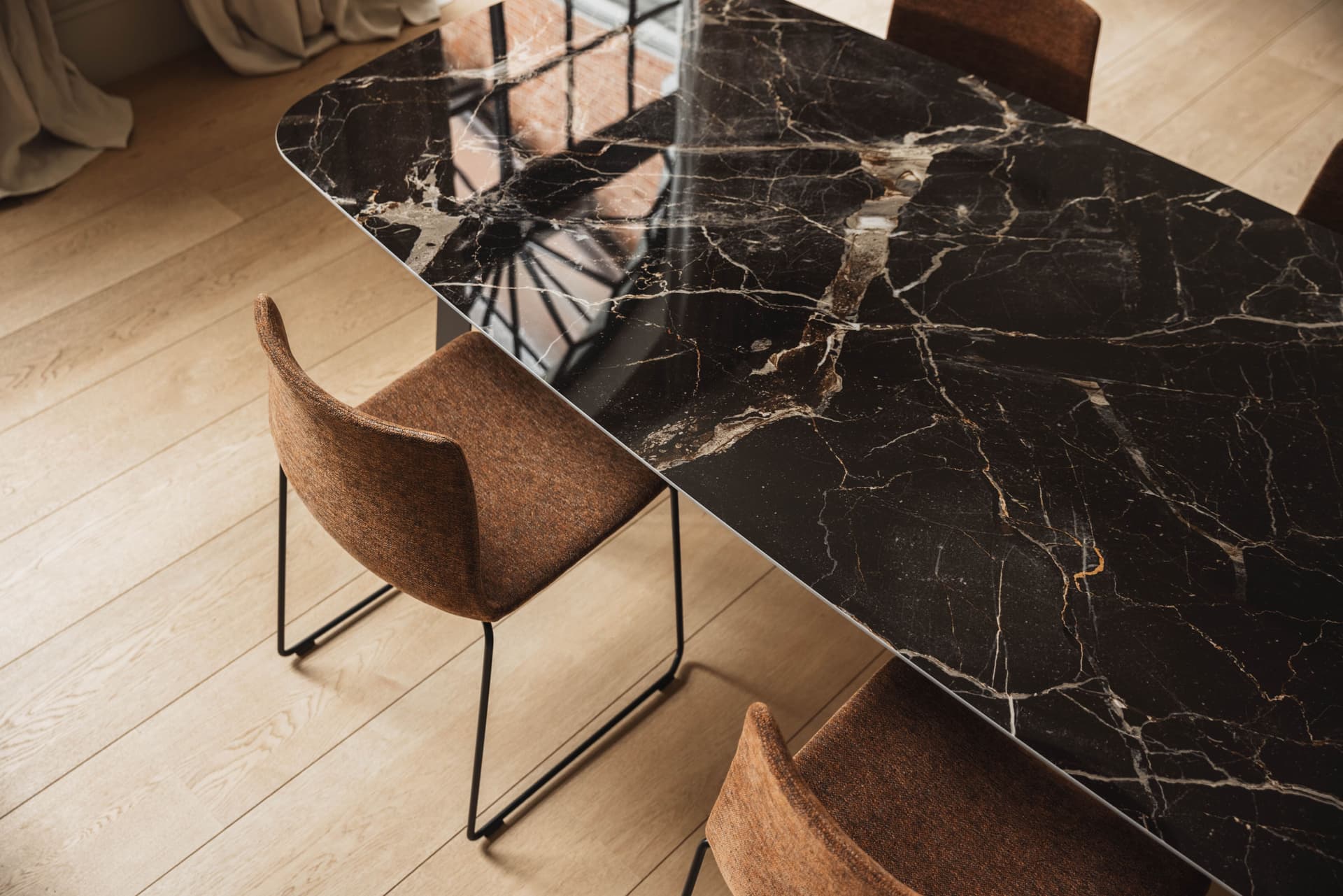 Joli
CURVE
Xeramica table — 2