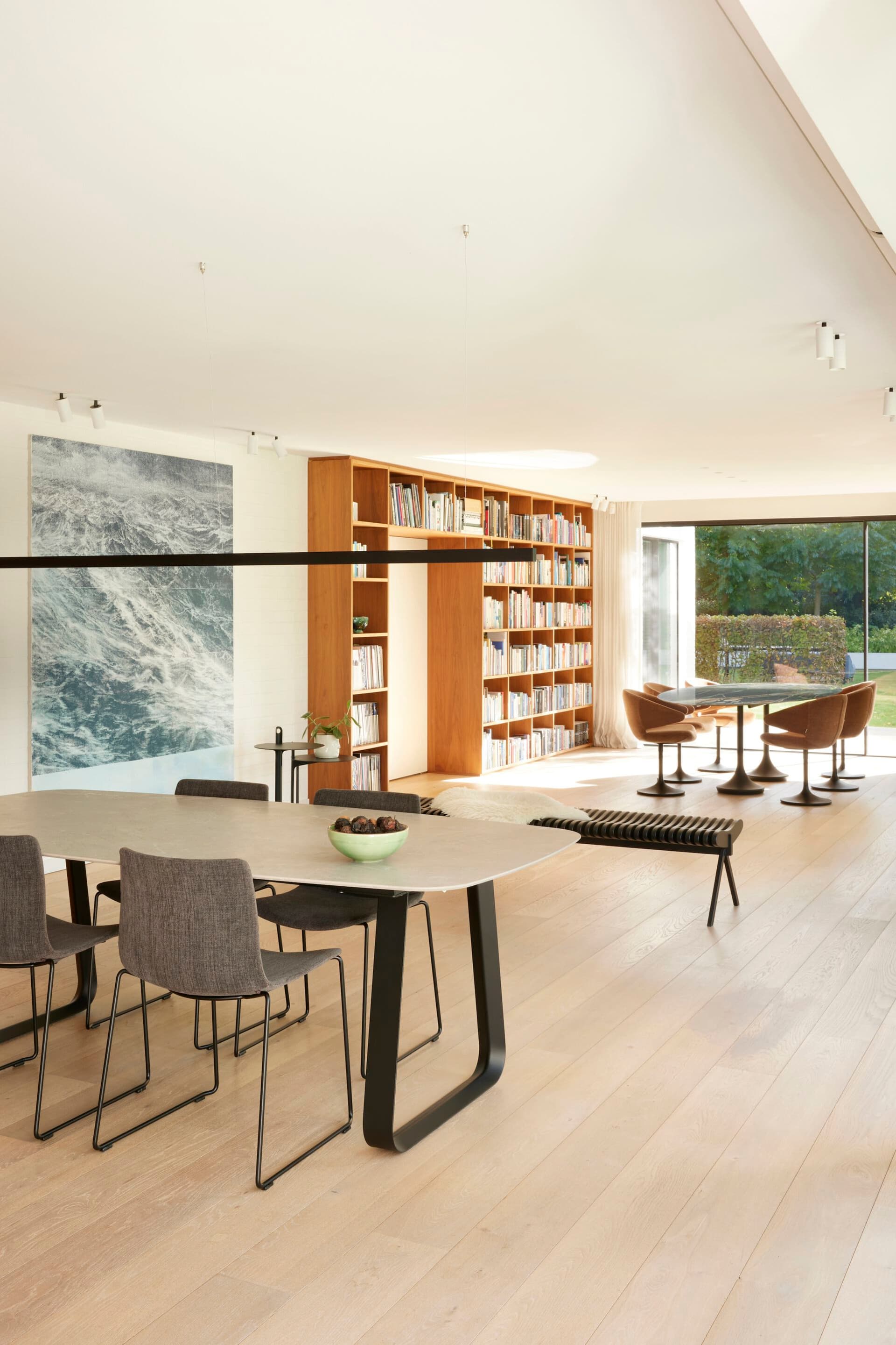Joli
CURVE
Xeramica table — 3