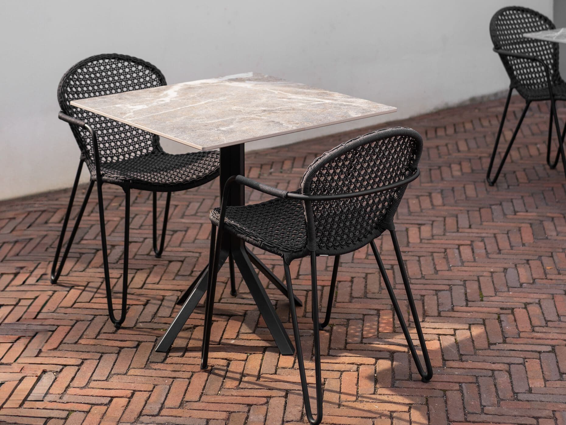 Joli
FIZZ
Square Xeramica table — 1