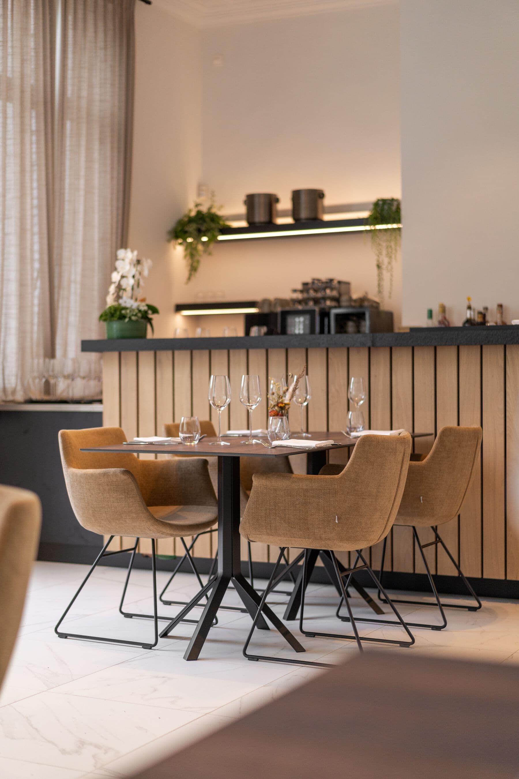 Joli
FIZZ
Square Xeramica table — 3