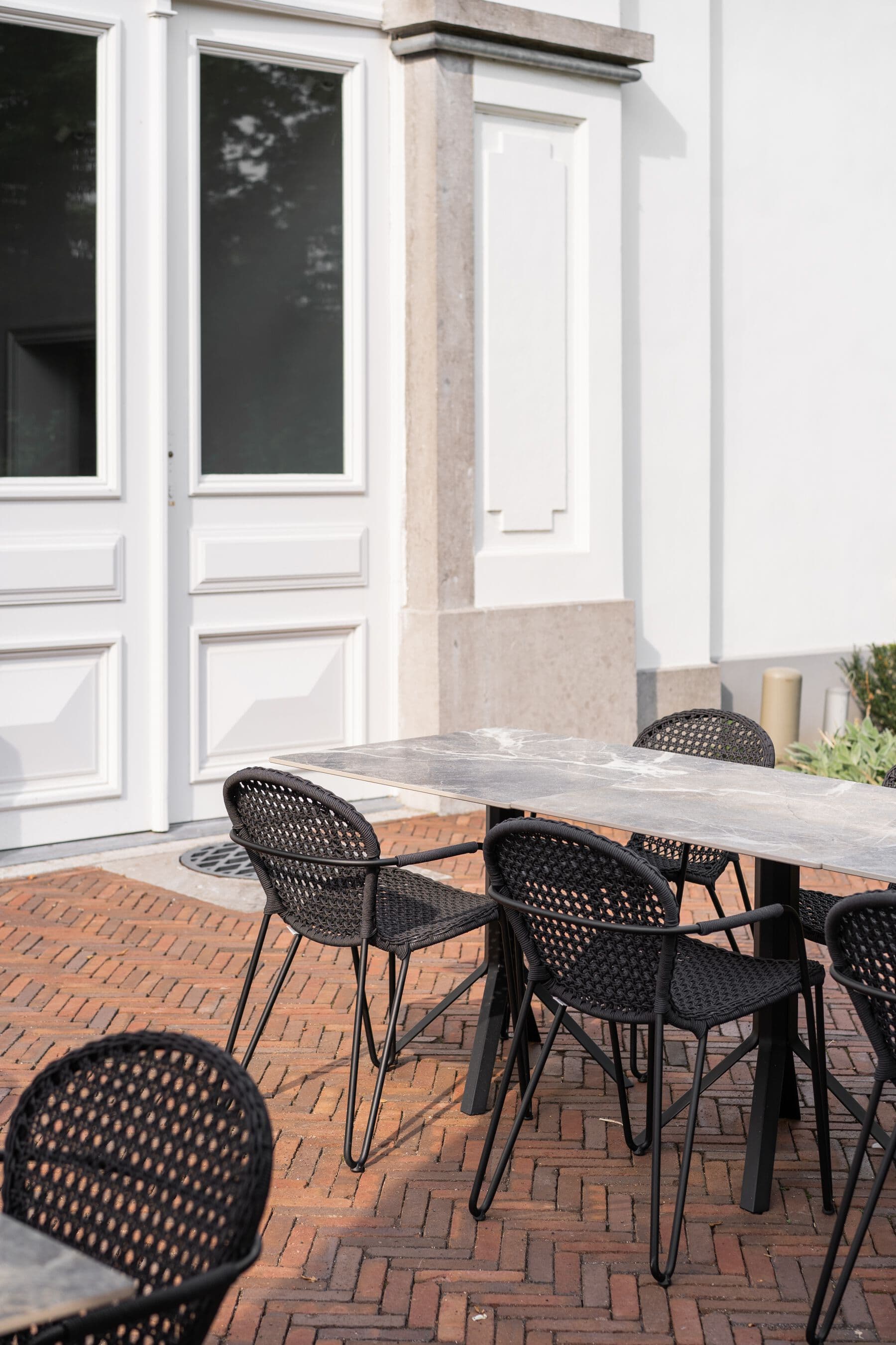 Joli
FIZZ
Square Xeramica table — 4