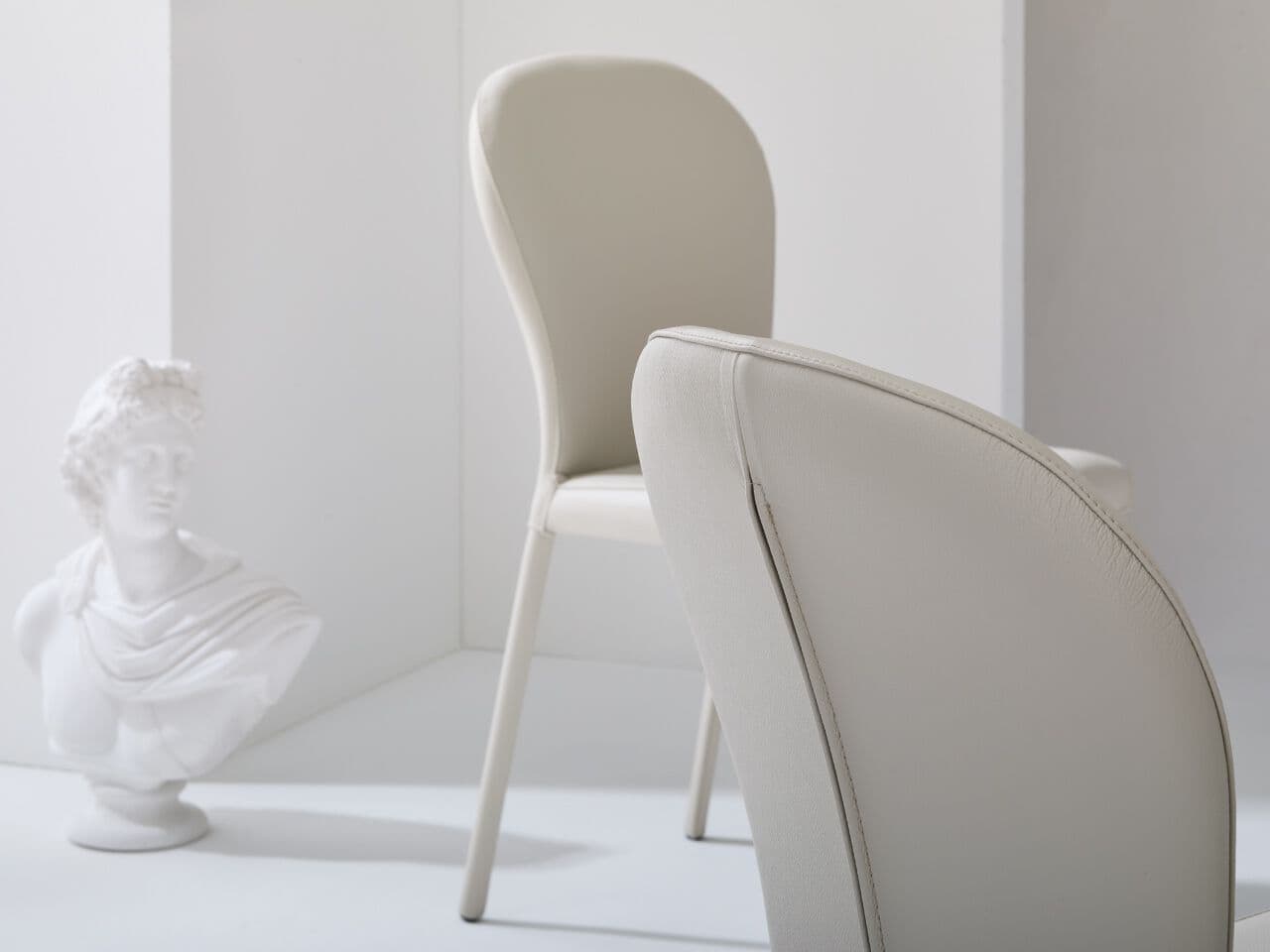 Julia Italia
GAIA
Fabric chair — 4