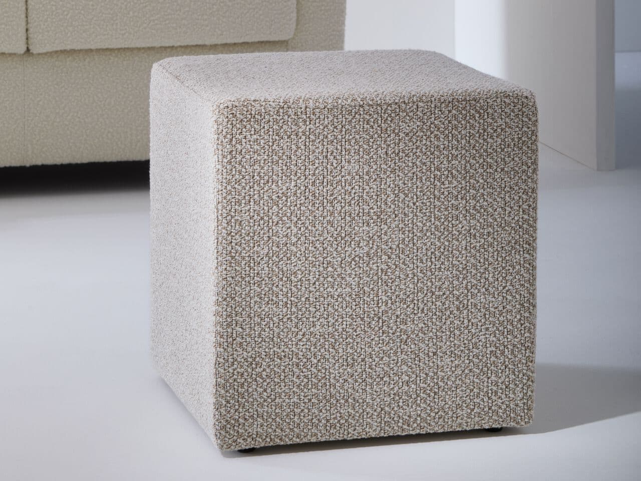 Julia Italia
ZOE
Fabric pouf