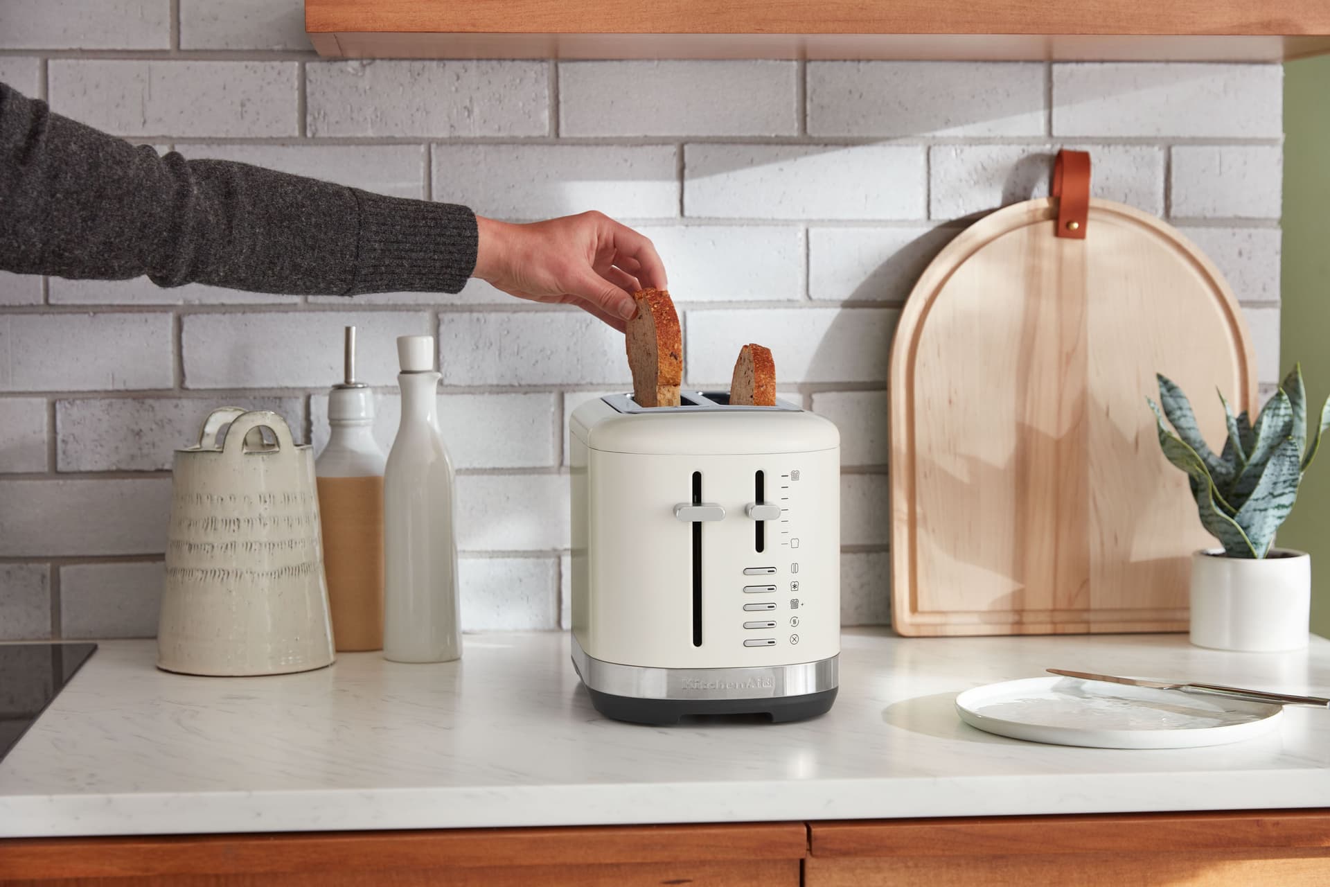KitchenAid
MONOCHROME
Toaster