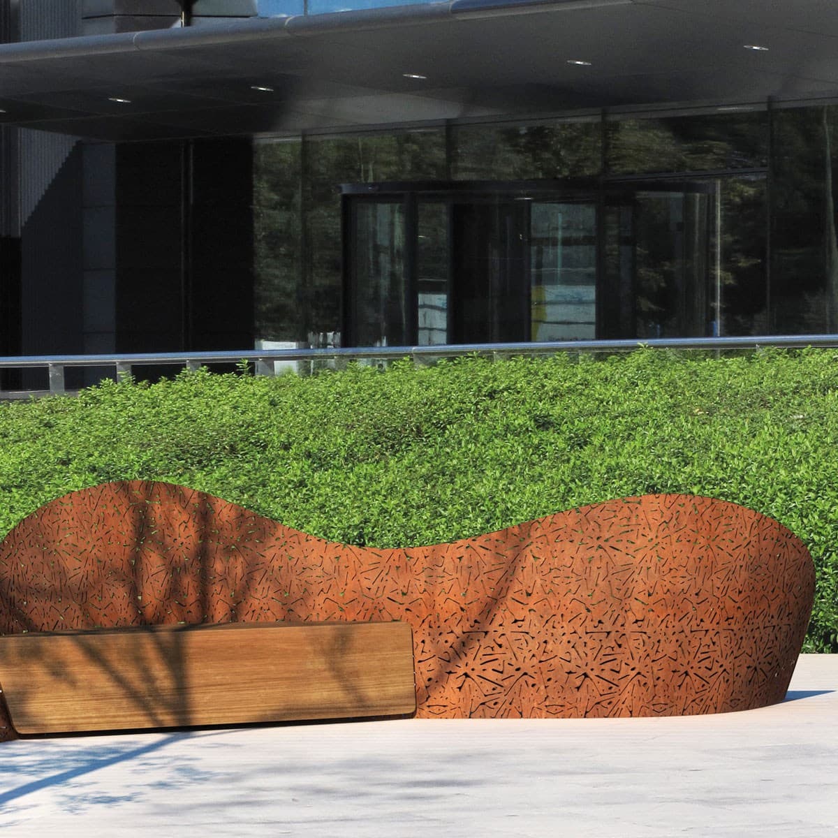 LAB23
CURVO
Steel and wood bench — 3