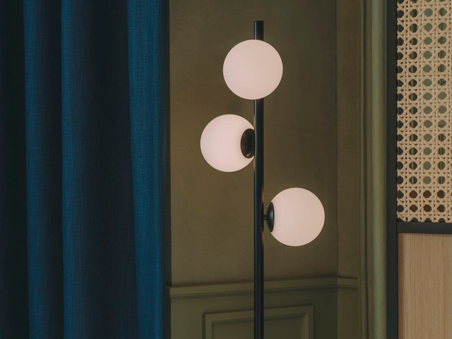 LedsC4
PERLINA
Metal floor lamp — 1