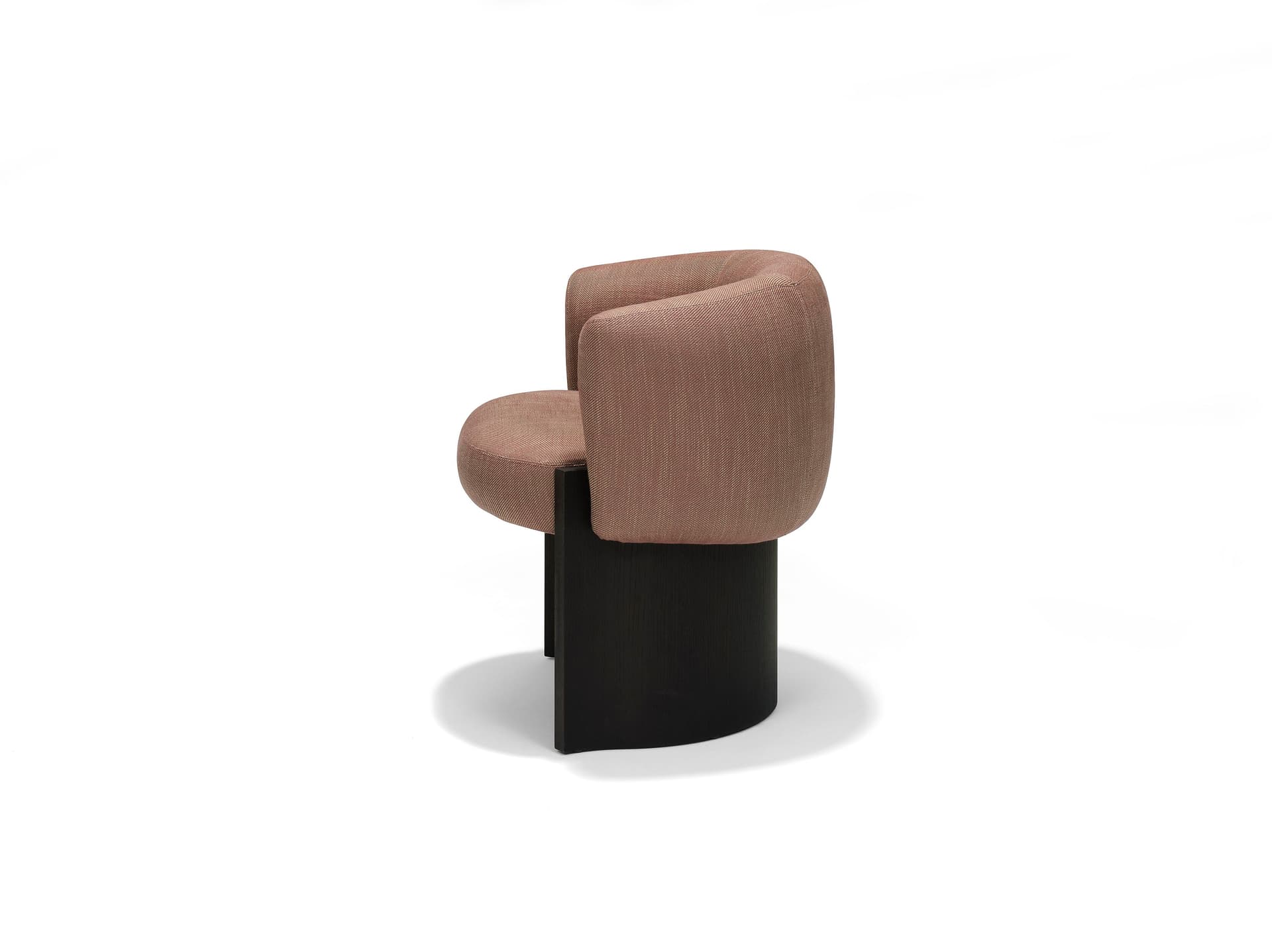 Linteloo
CLAUDE
Fabric chair — 3