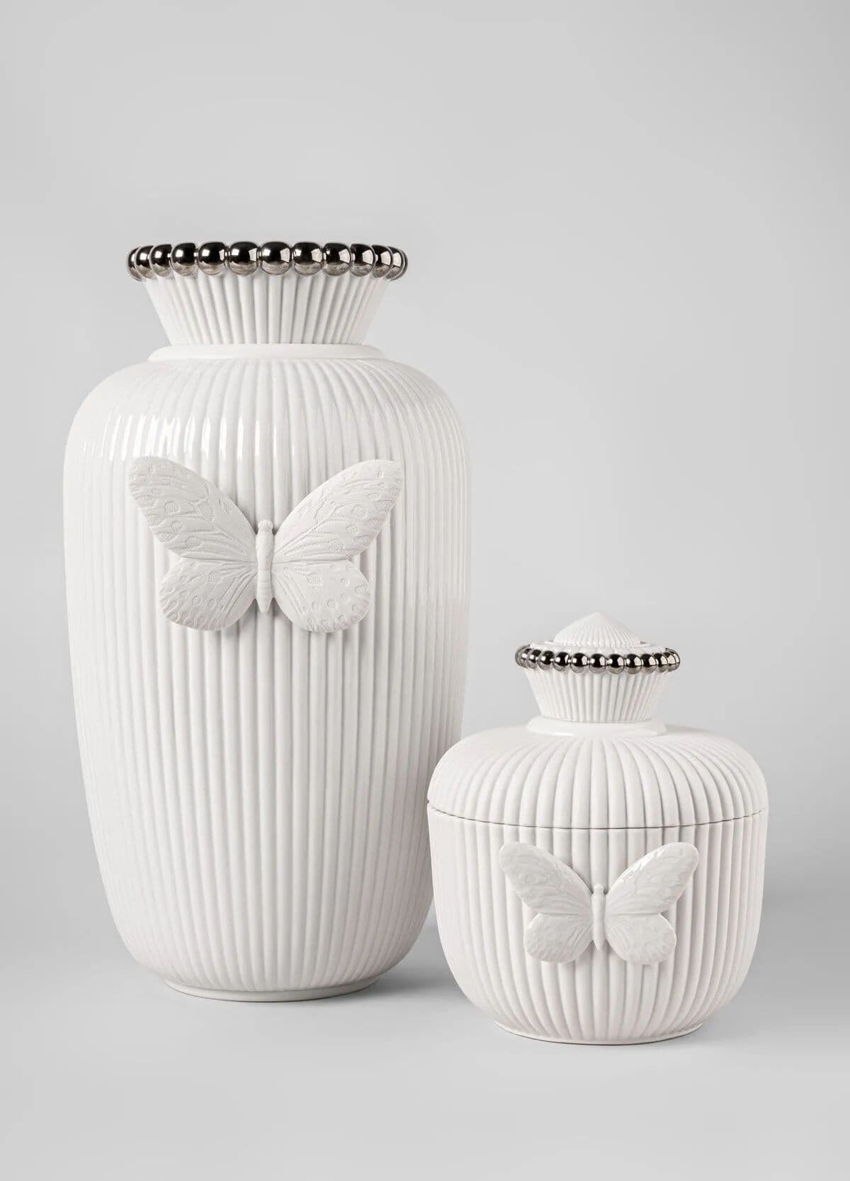 Lladró
LADY LUCK
Porcelain vase — 6
