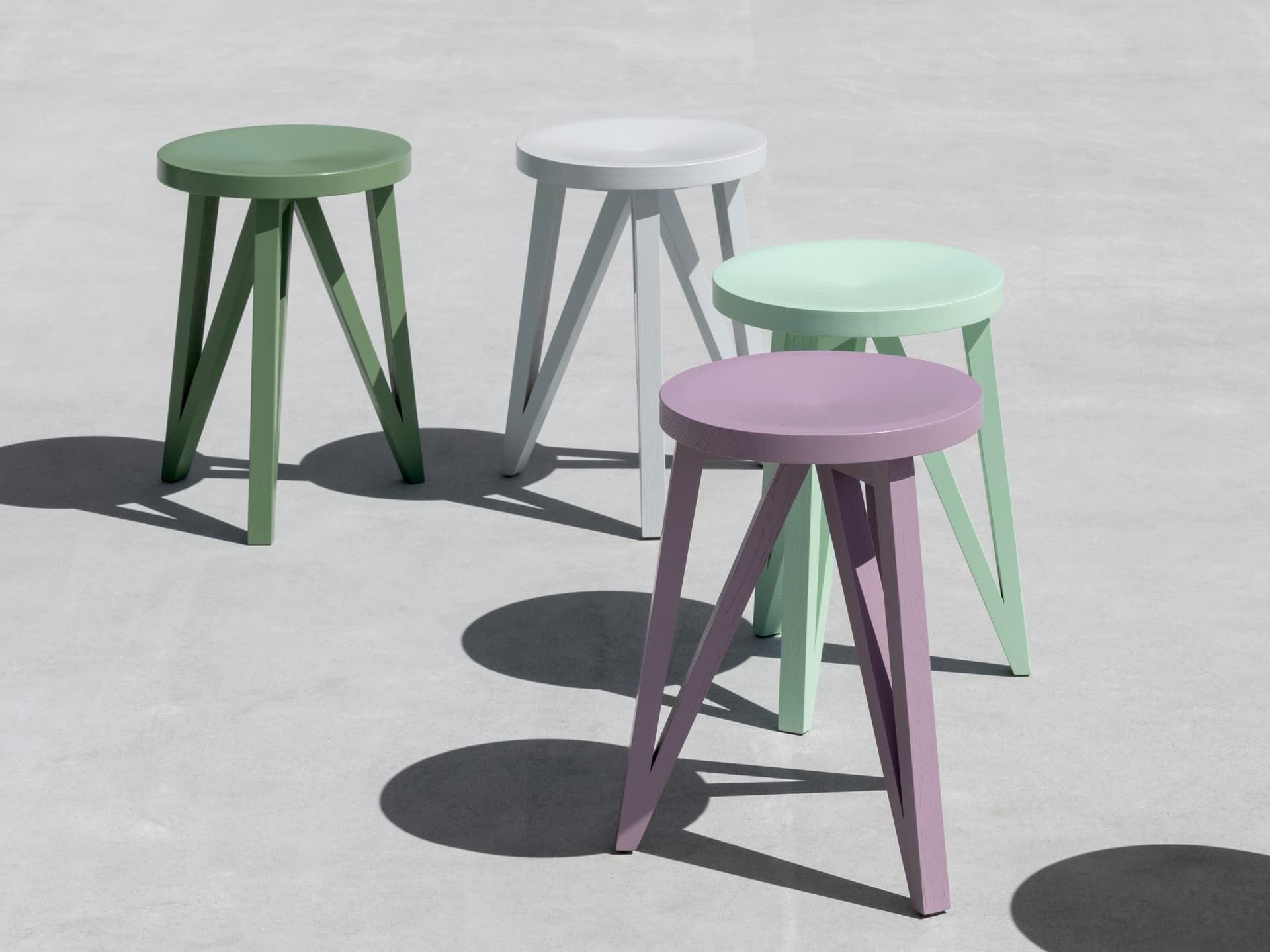 LOEHR
JL1 FABER
Solid wood stool — 5