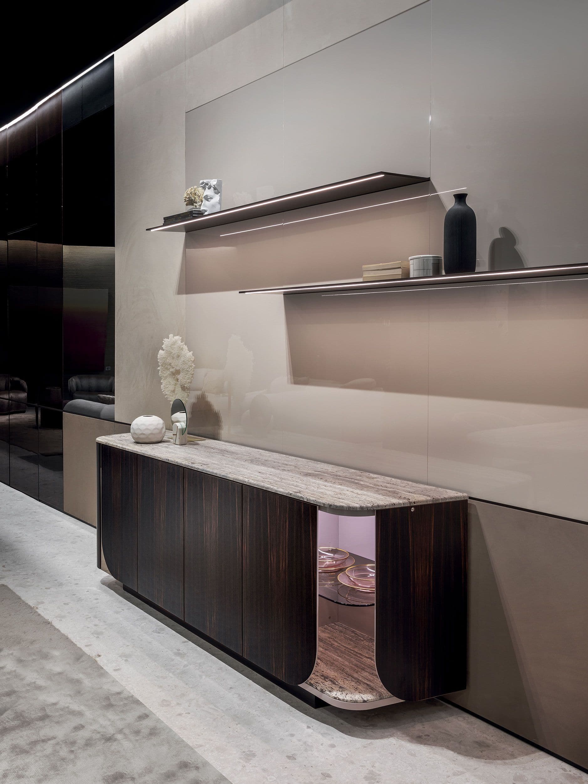 Longhi
HOLD
Sideboard — 11