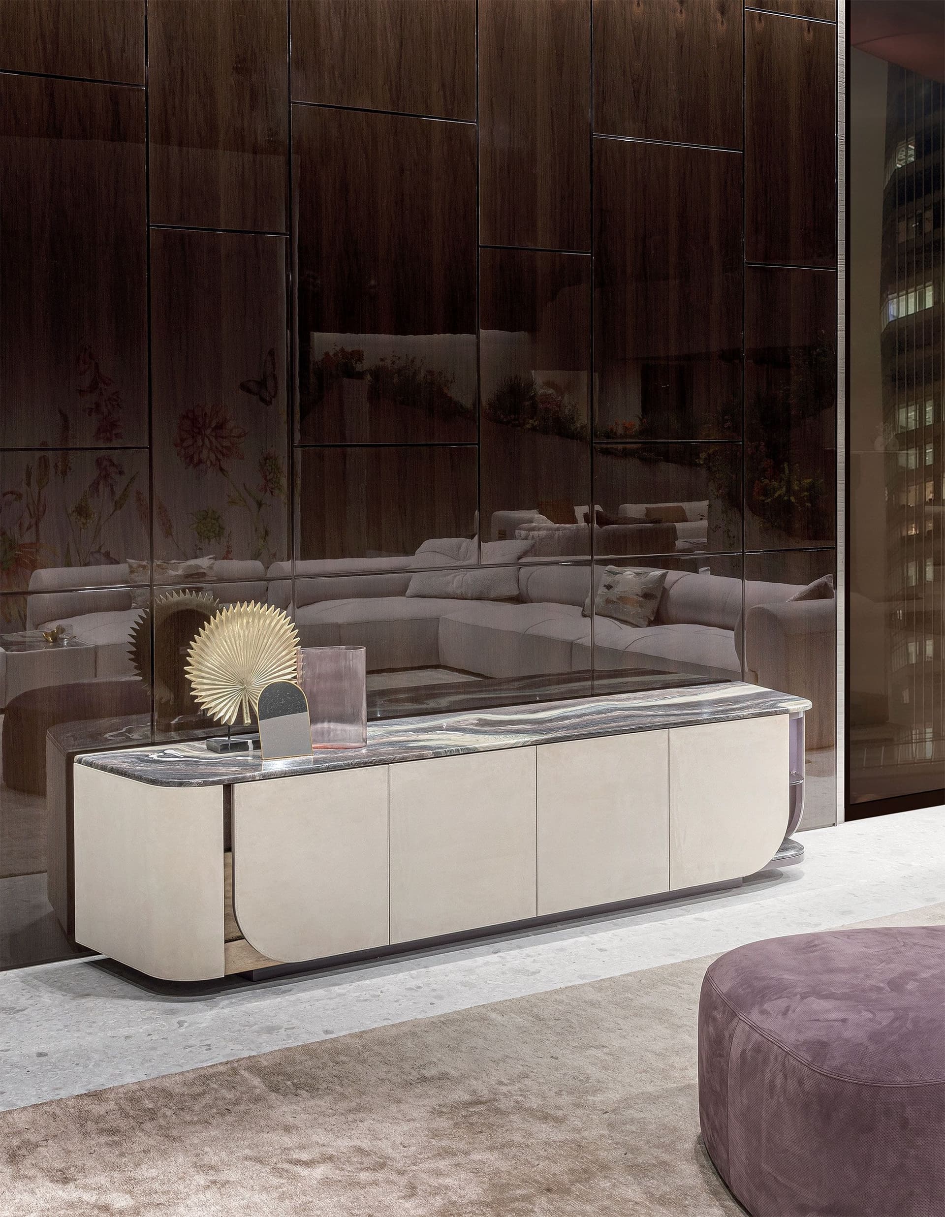 Longhi
HOLD
Sideboard — 10