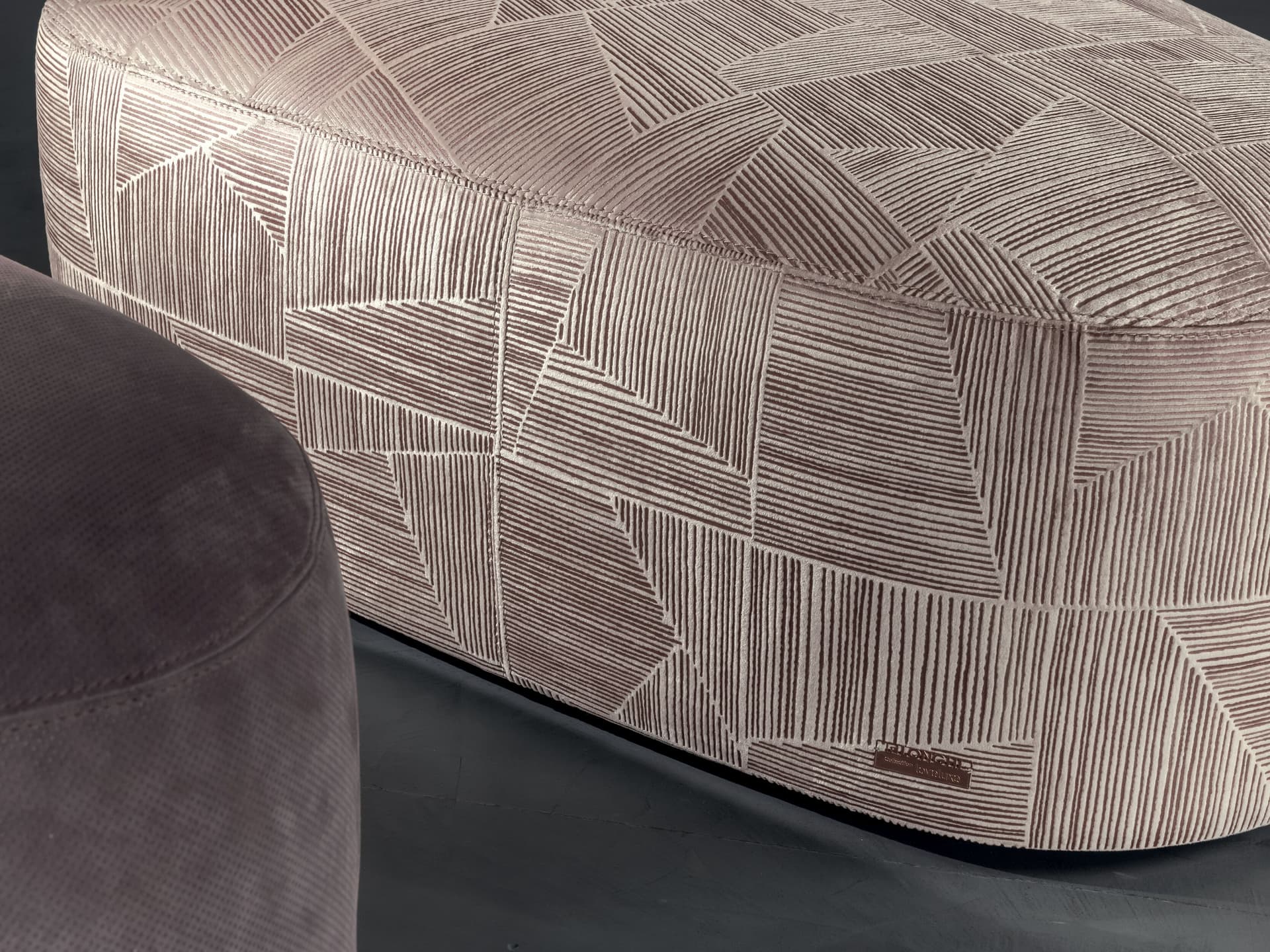 Longhi
NIP
Fabric pouf — 3