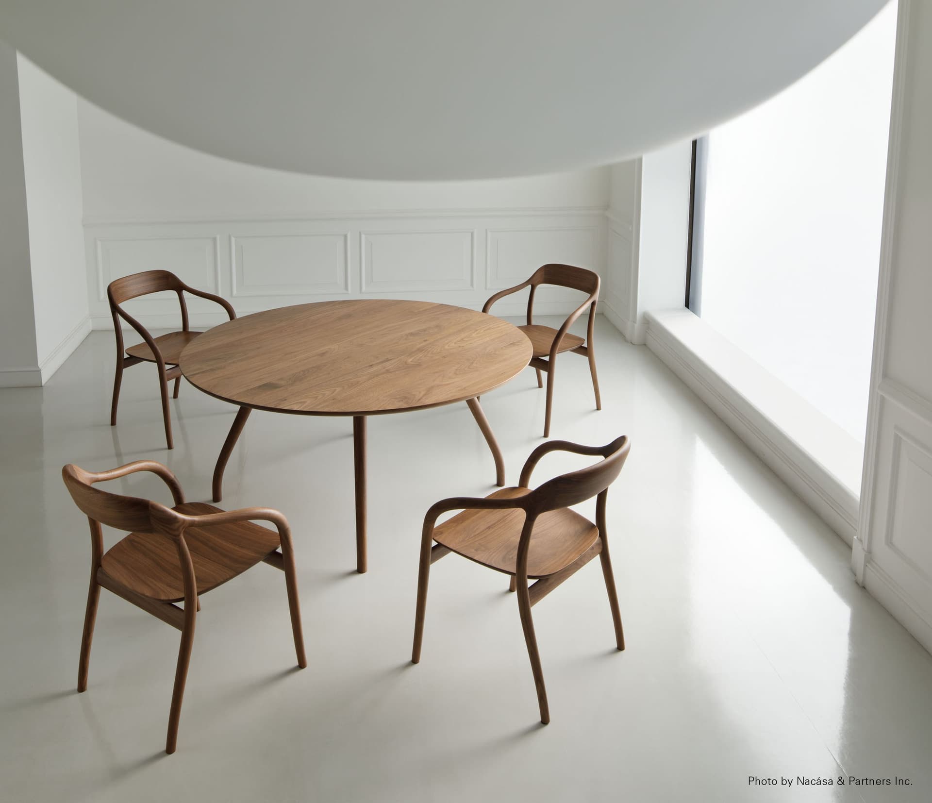 Maruni
TAKO 2563-61
Walnut chair — 10