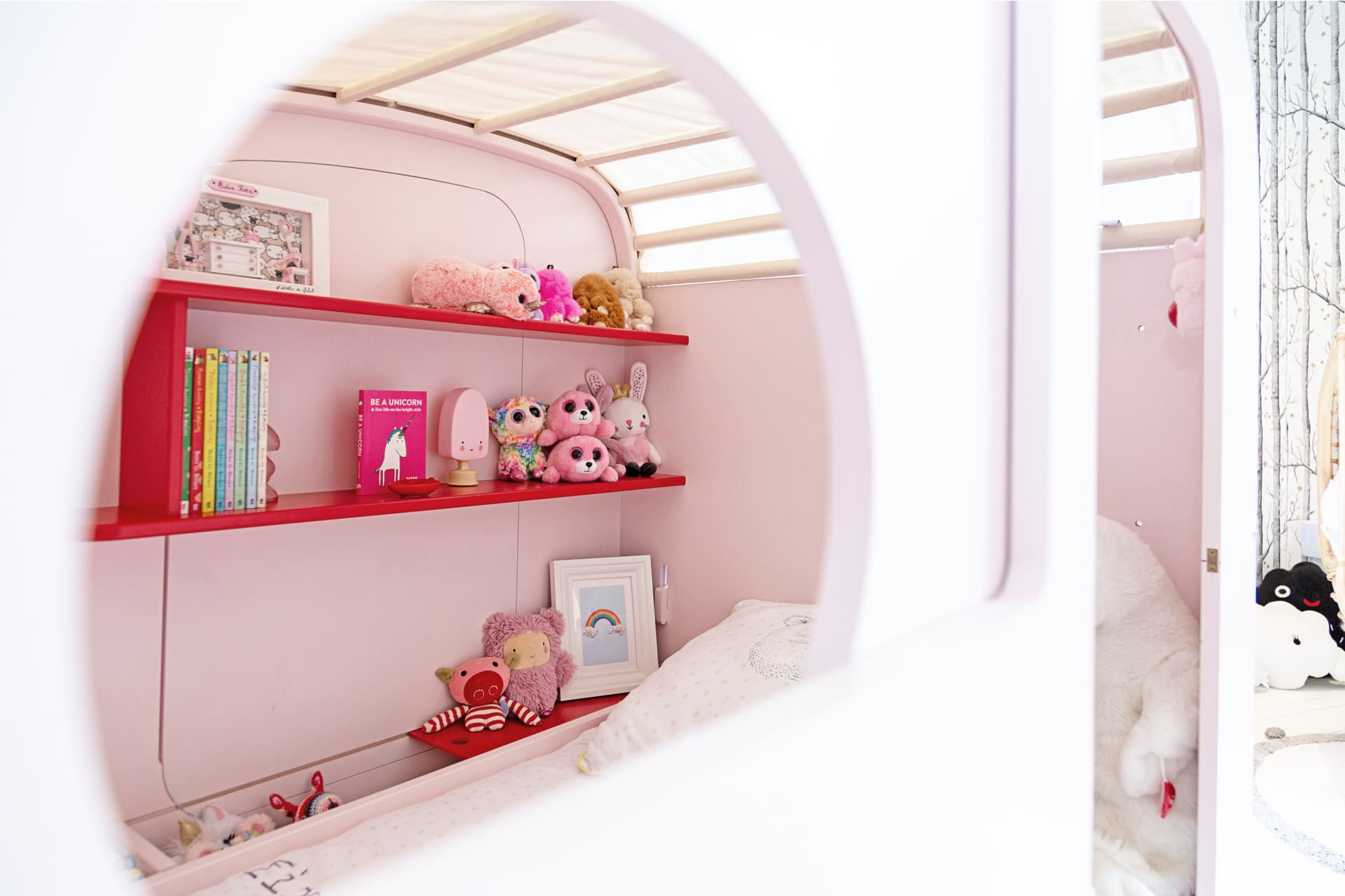 Mathy by Bols
CARAVANE
MDF bed — 36