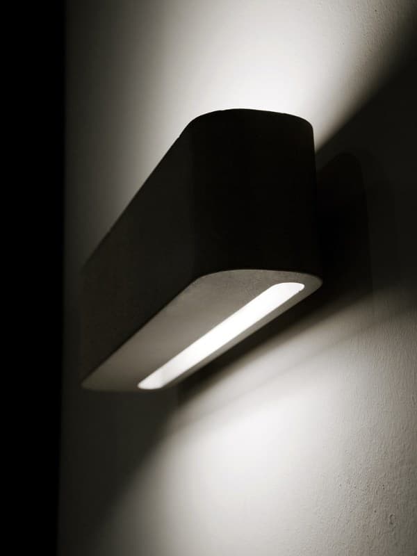 Moab
LUCE10
Cement wall lamp — 3