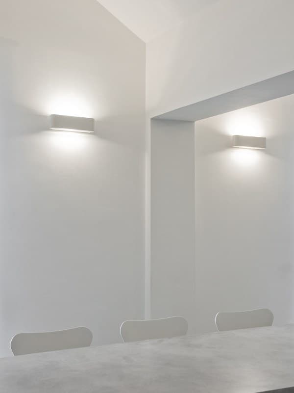 Moab
LUCE10
Cement wall lamp — 4