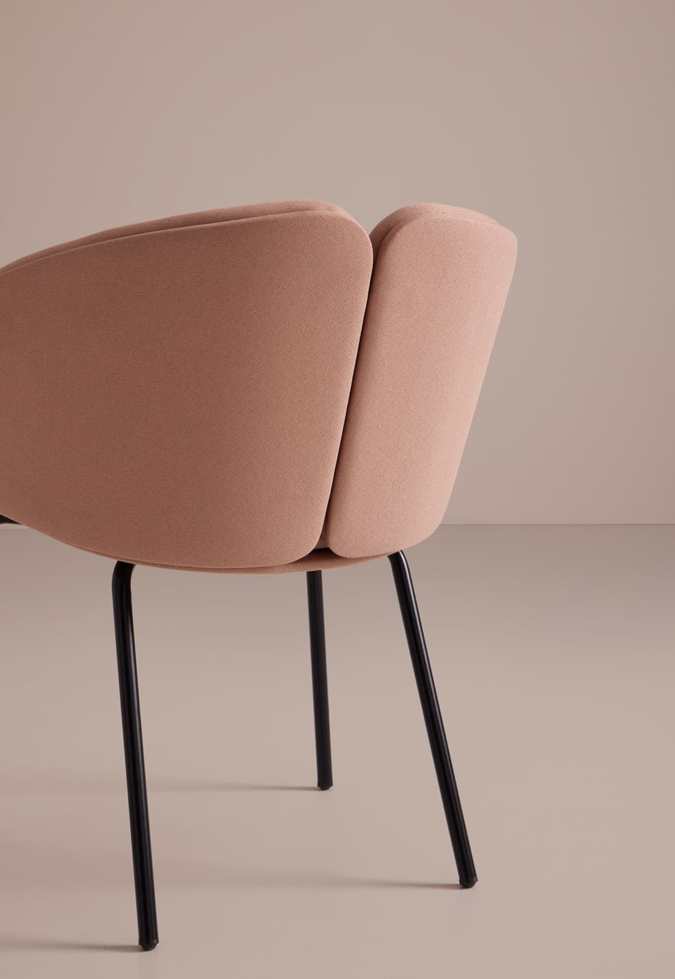 Mobboli
PEACH
Fabric chair — 2