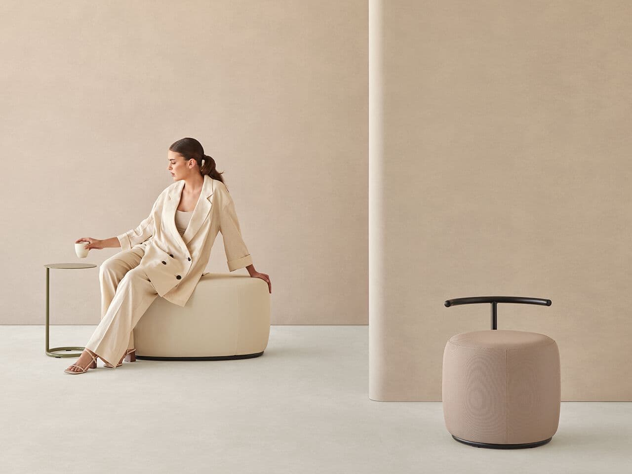 Mobboli
TIBO
Round fabric pouf — 2