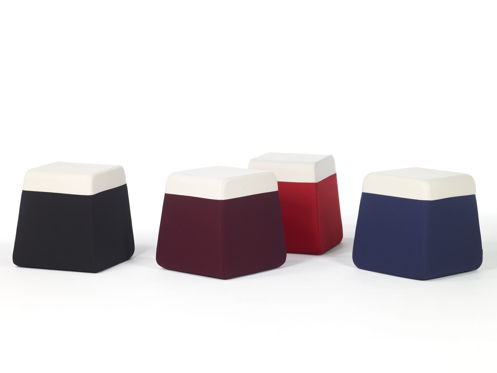 Moca
SEAL
Pouf — 1