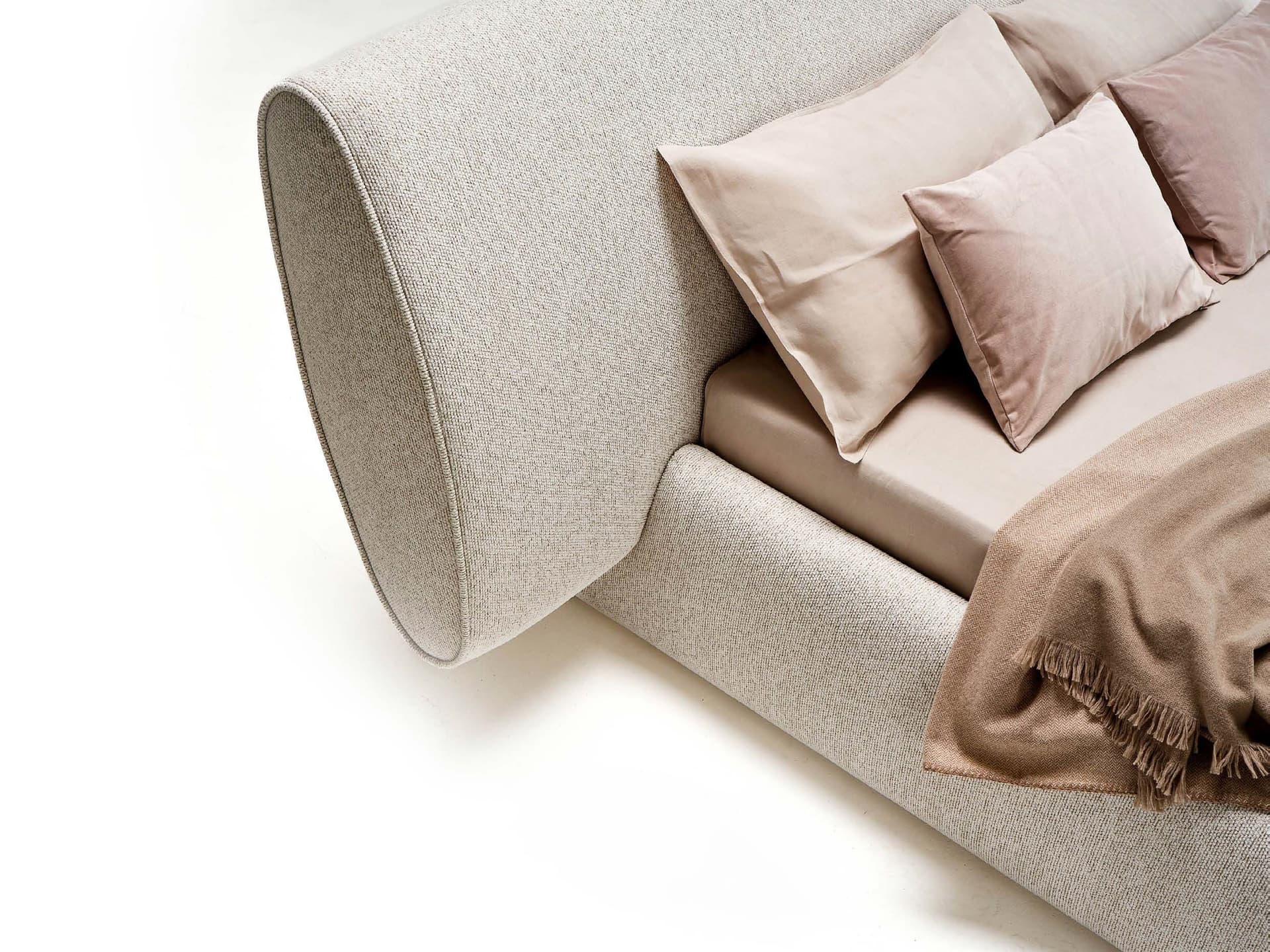 Mogg
RIO
Upholstered fabric bed — 6