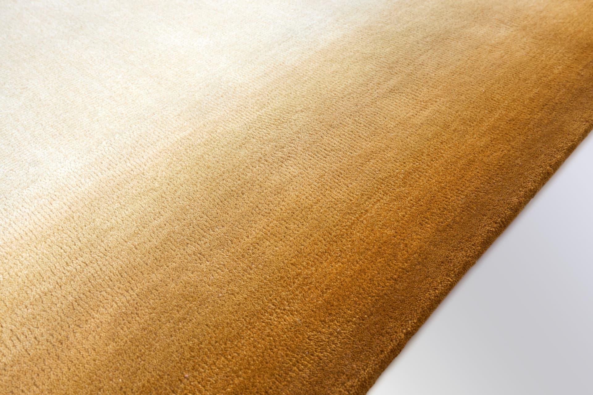 Mohebban
DAWN GOLD
Handmade rug — 3