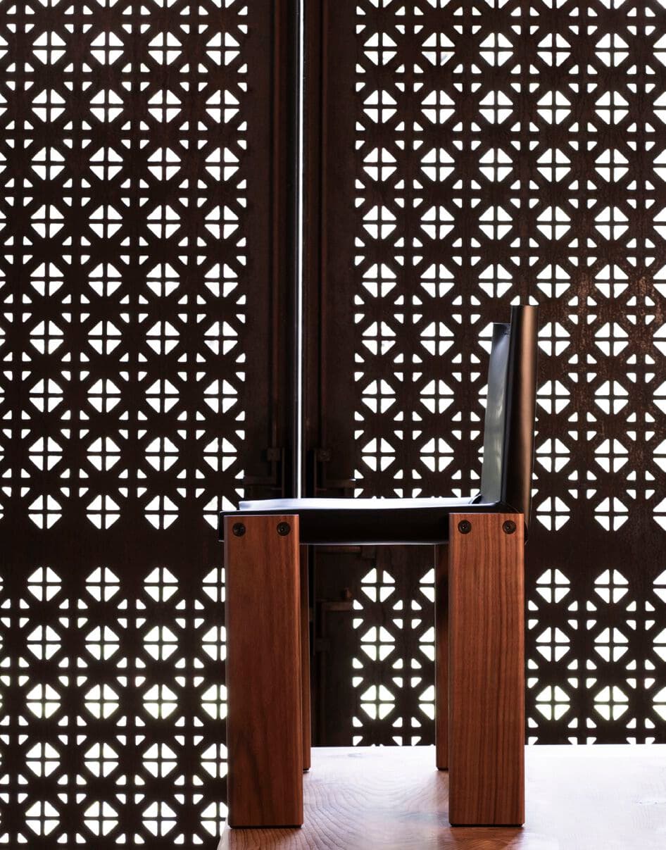 Molteni & C.
MONK
Leather chair — 7