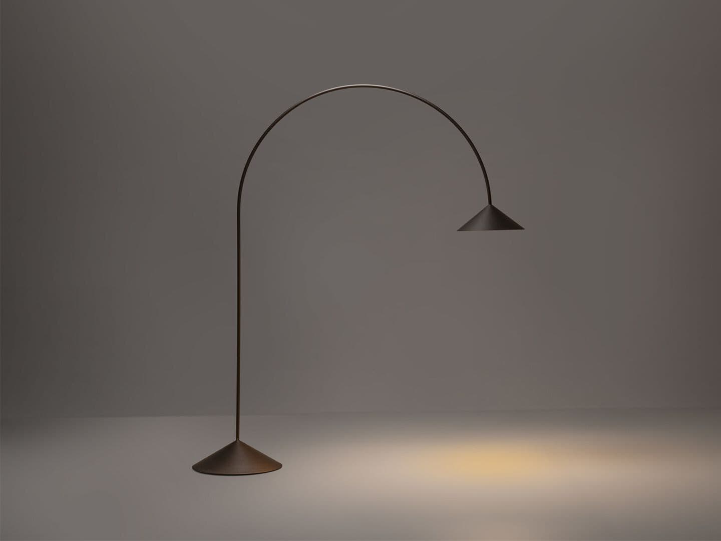 Molteni & C.
OUT
Floor lamp — 1