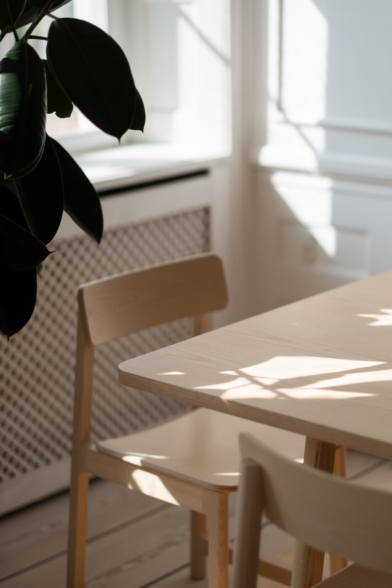 MOR
FRAME
Wooden chair — 12