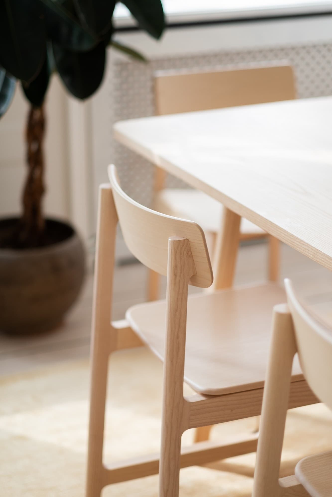 MOR
FRAME
Wooden chair — 22