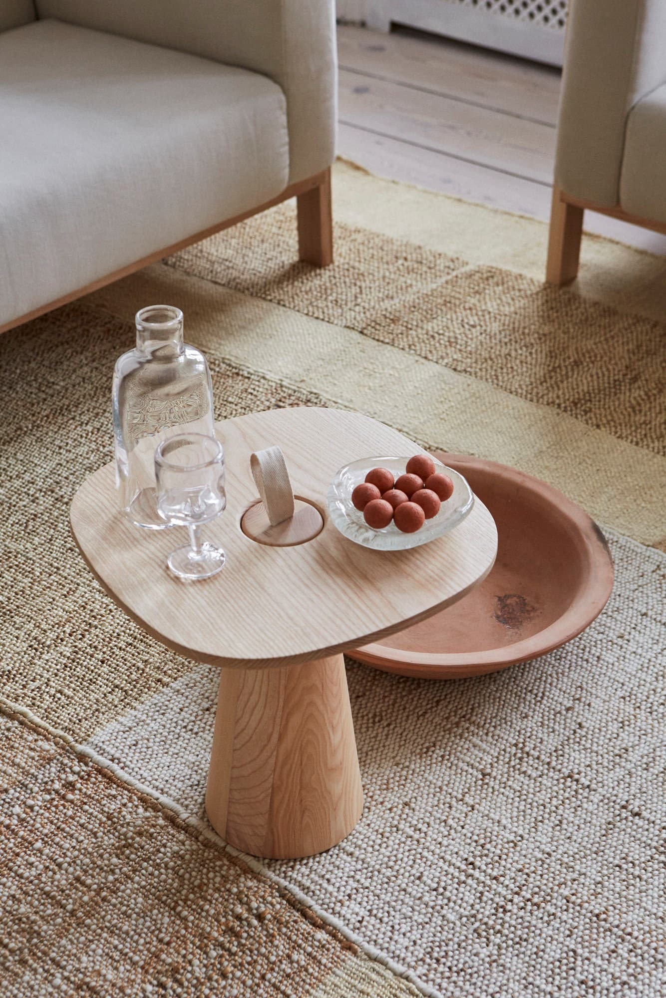 MOR
MIGO
Square ash coffee table — 9