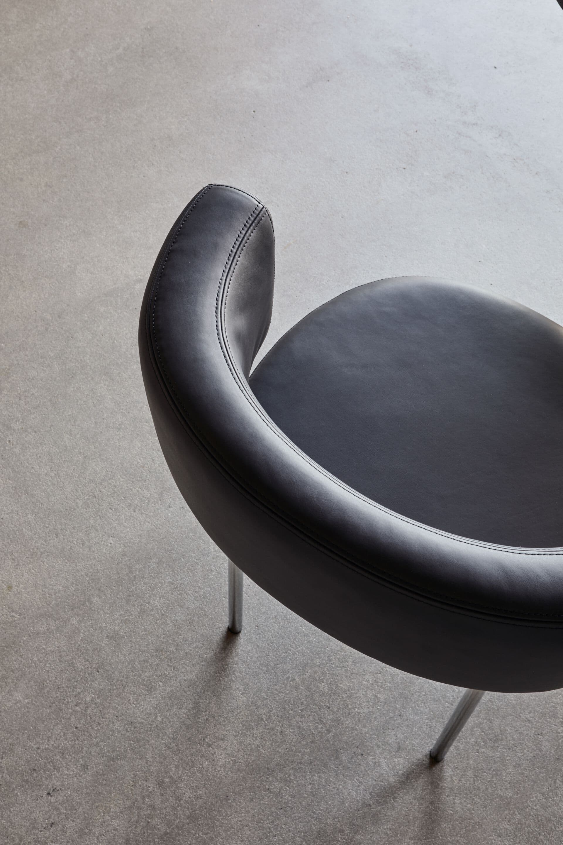 MORE
OSO
Swivel leather chair — 3