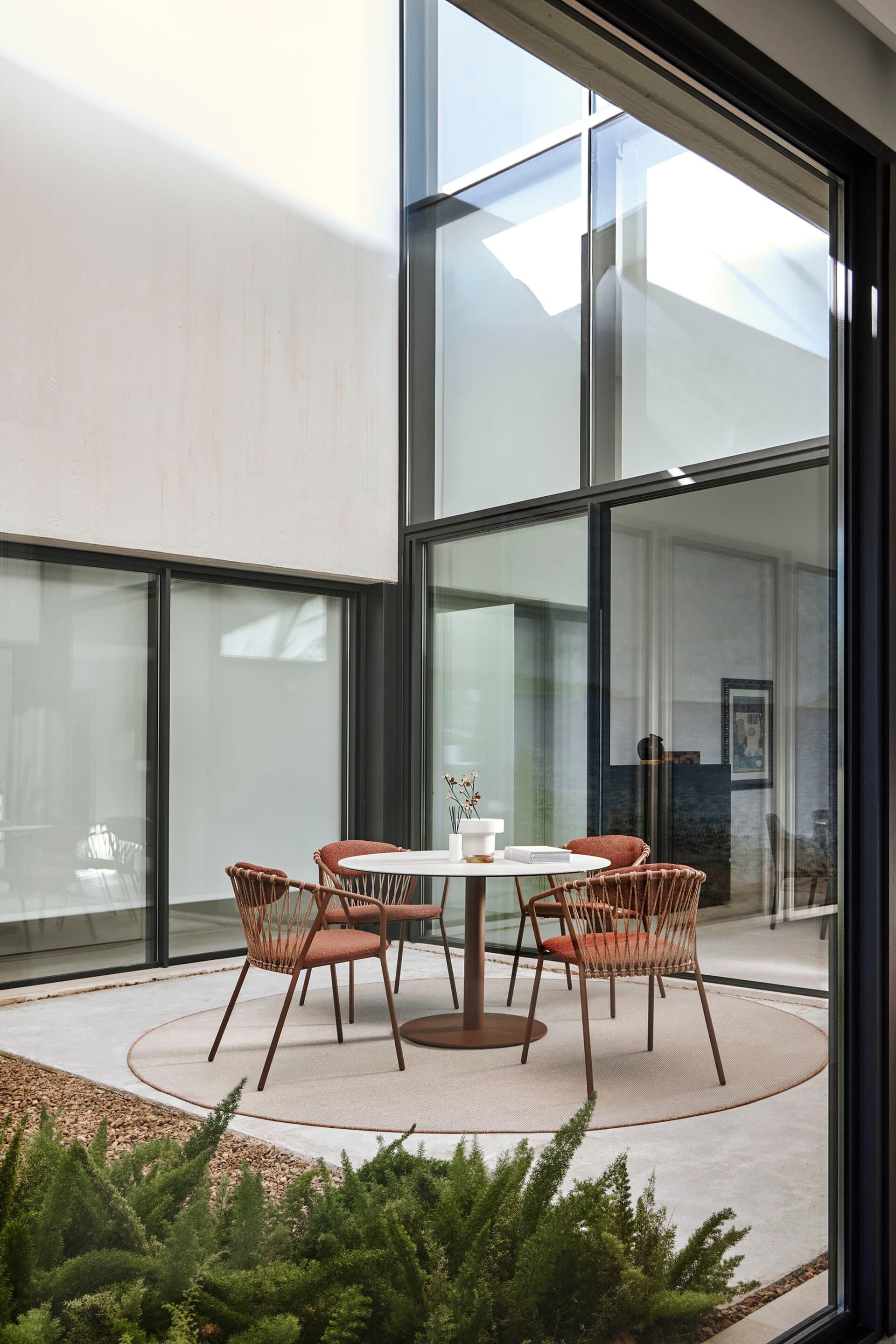 MUSOLA
LEMON
Garden table — 6