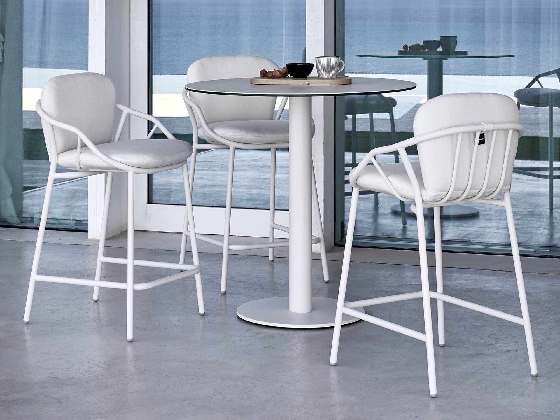 MUSOLA
LEMON
High table — 1