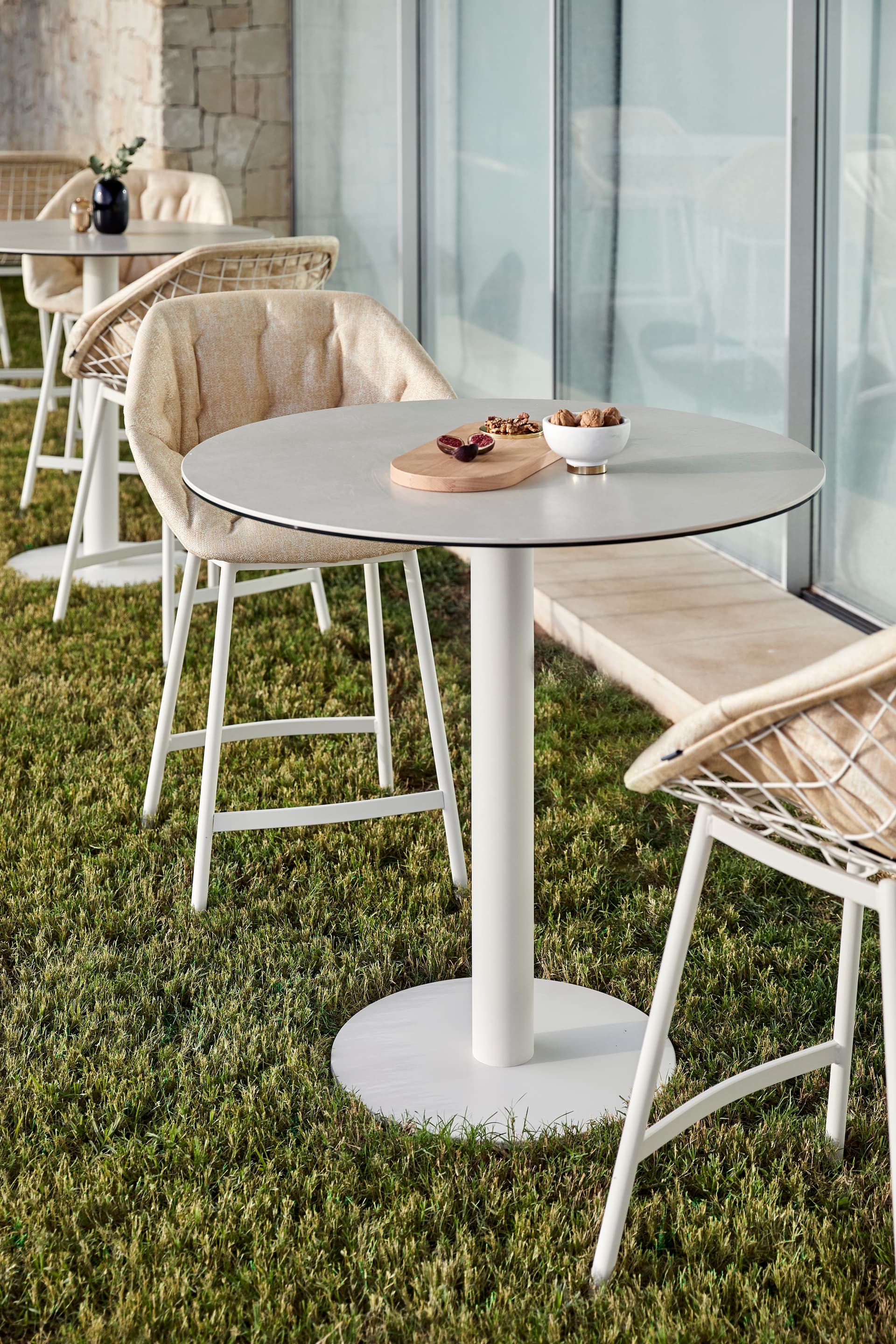 MUSOLA
LEMON
High table — 2
