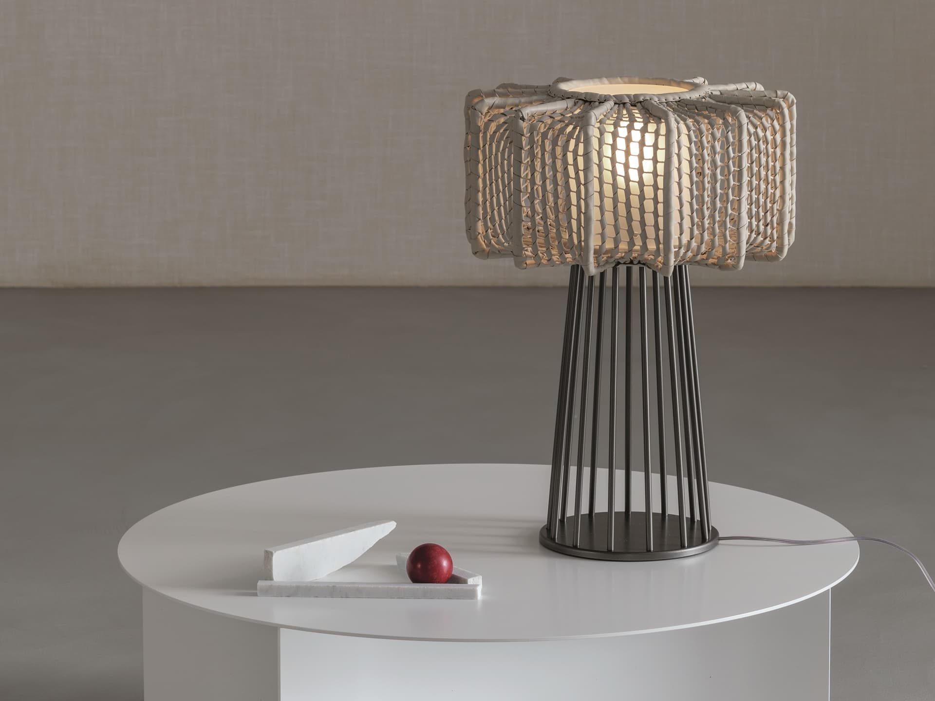 Natevo
ARNO
Leather table lamp