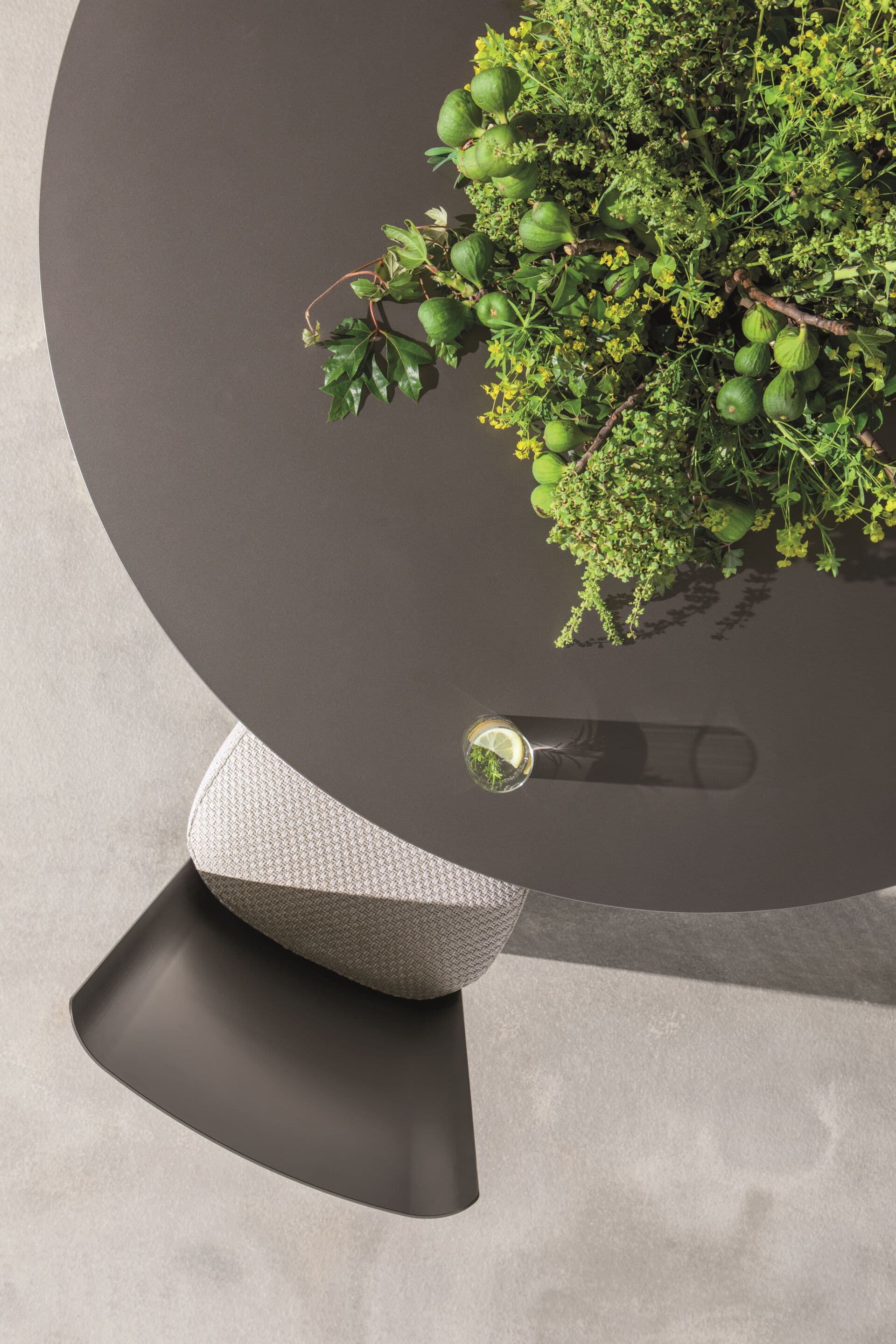 Natevo
ATOLLO
Round metal table — 5
