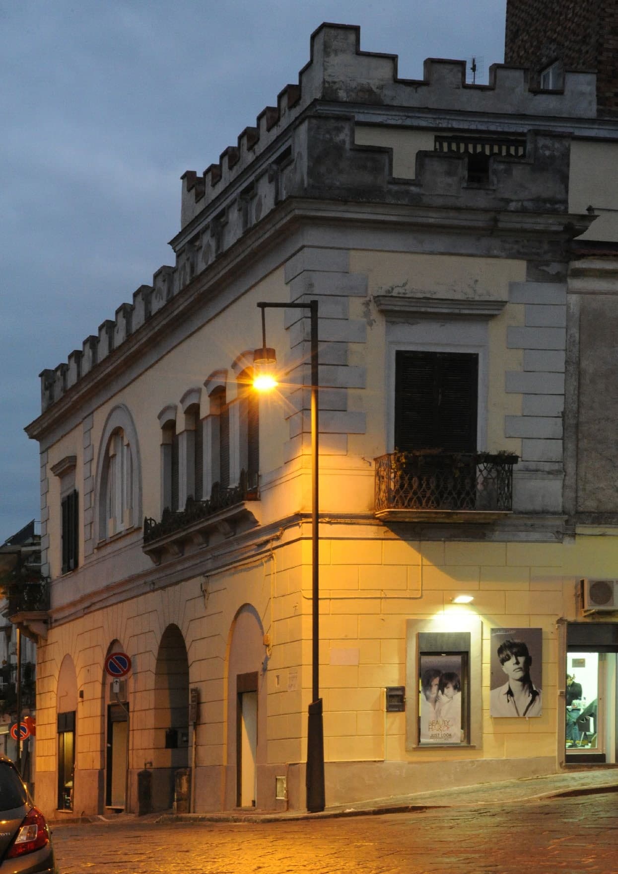 Neri
CHARA
Street lamp — 4
