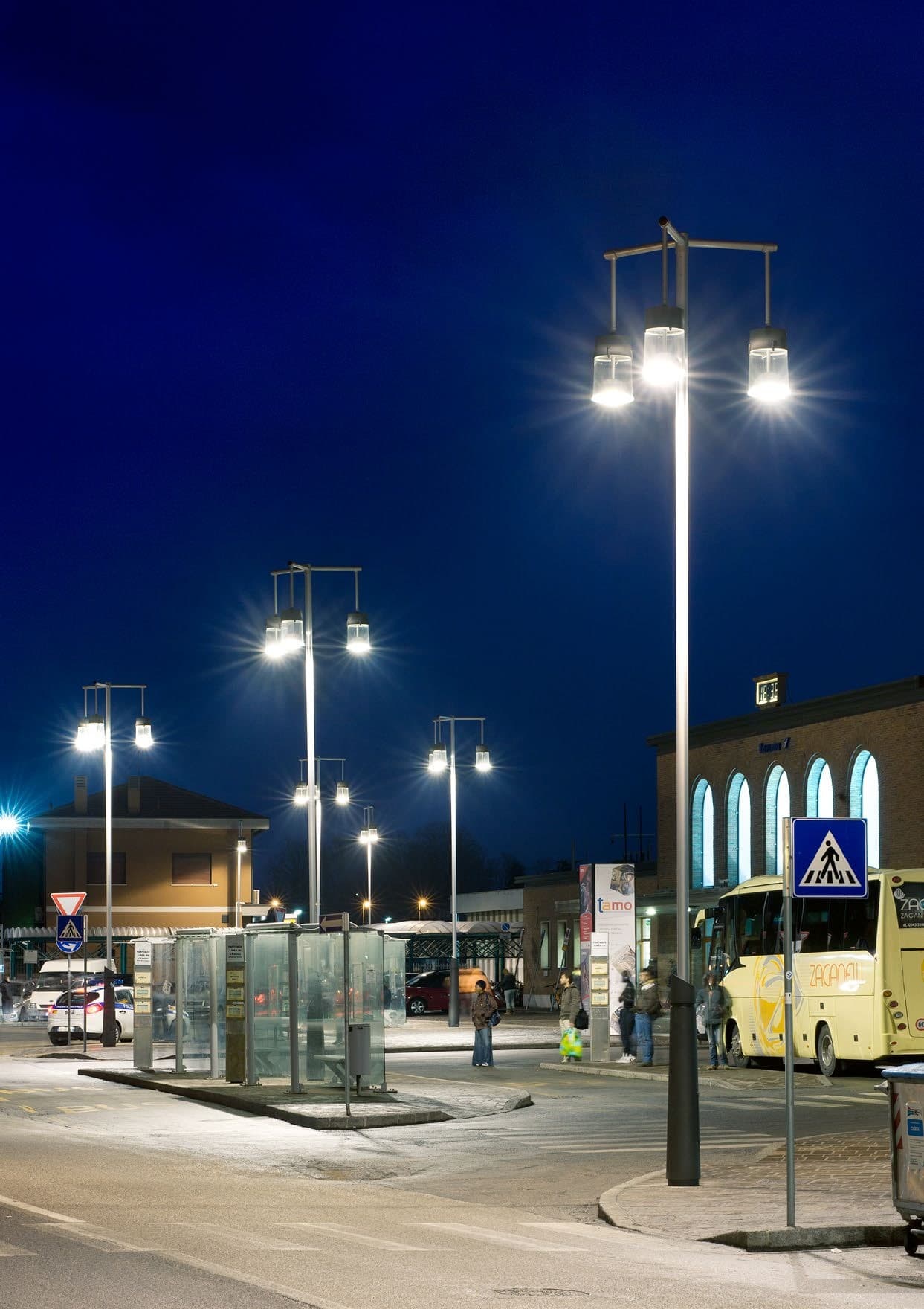 Neri
CHARA
Street lamp — 8