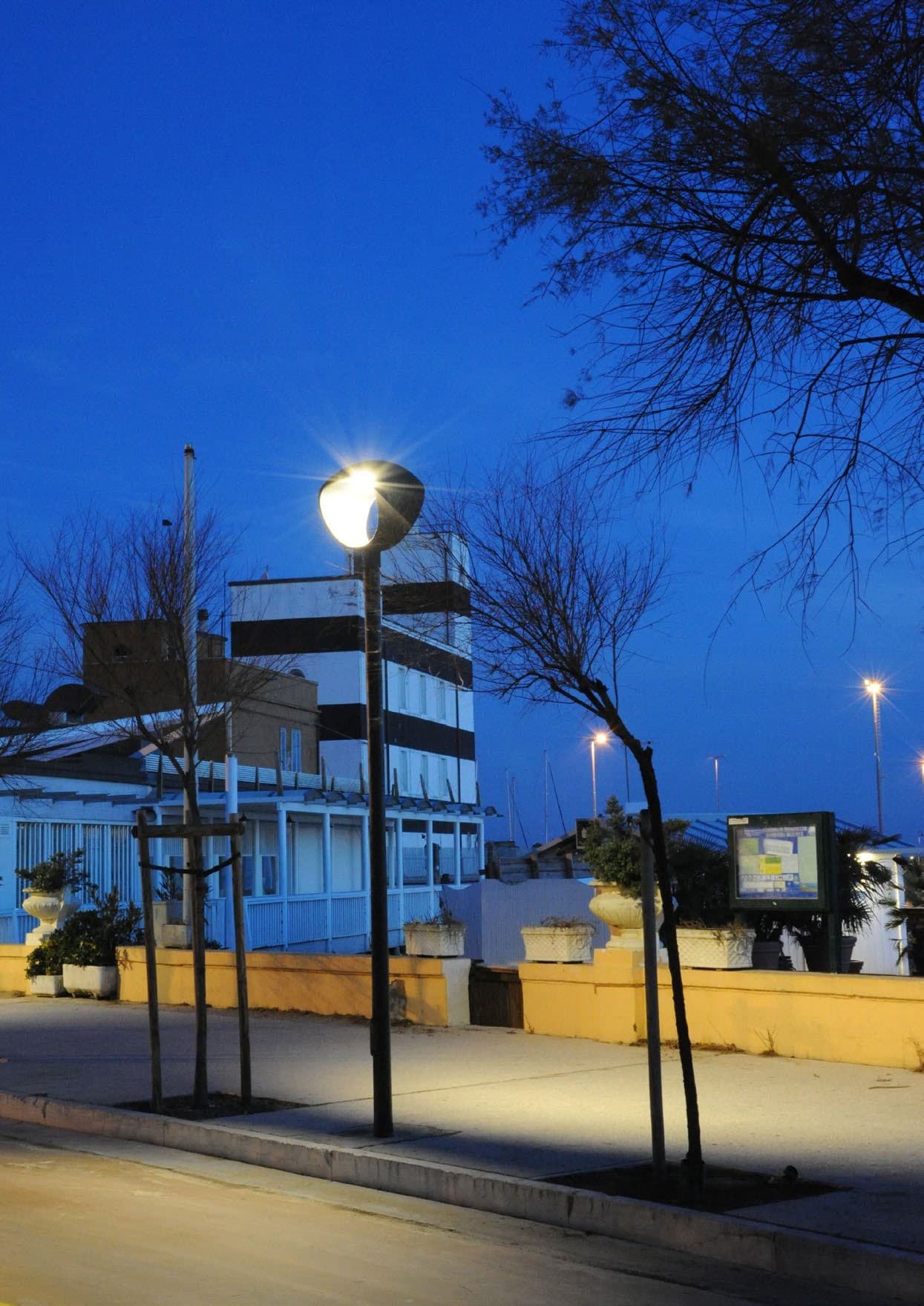 Neri
HYDRA
LED street lamp — 7